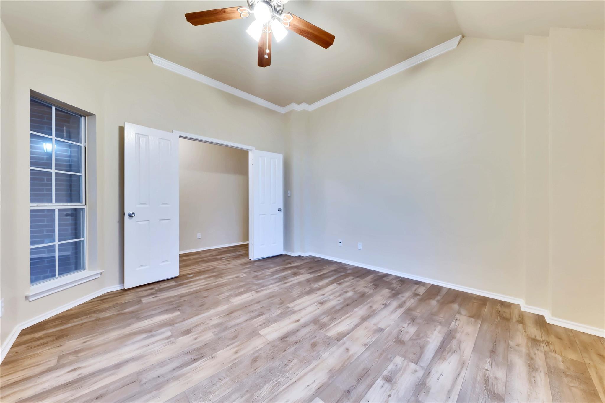2204 Grove DR — photo 4