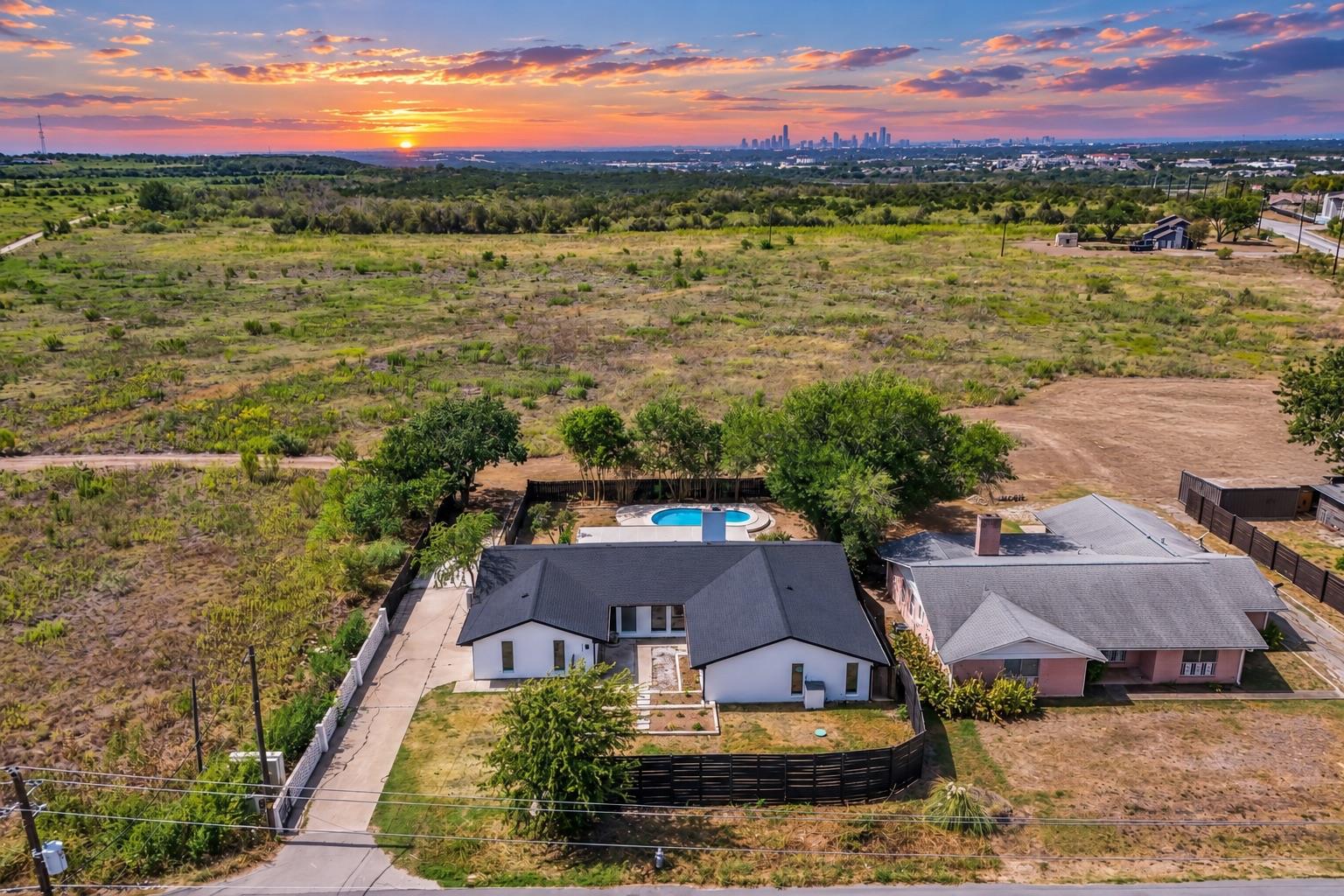 6209 Daffan LN