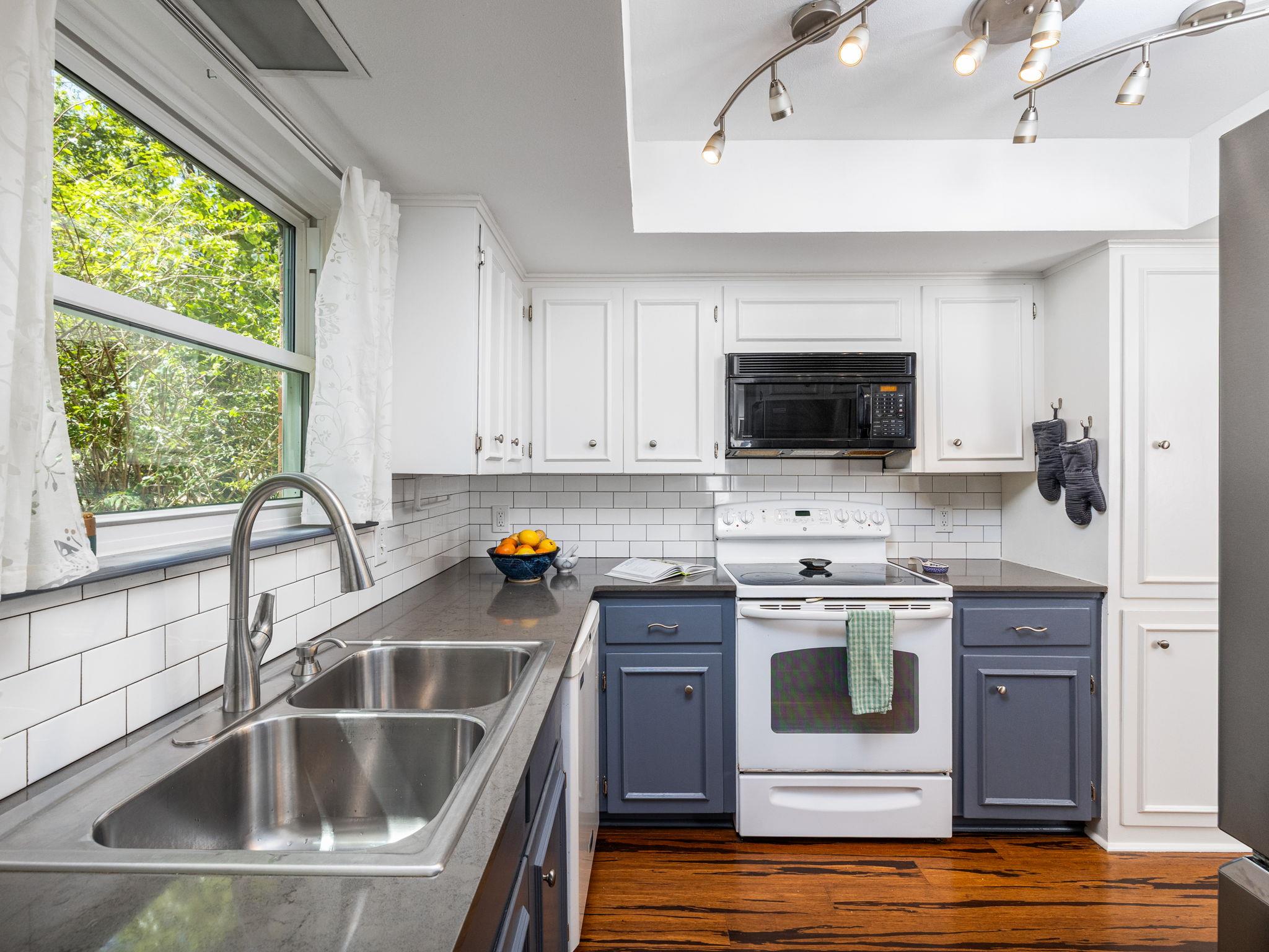 2406 Lancaster DR — photo 4