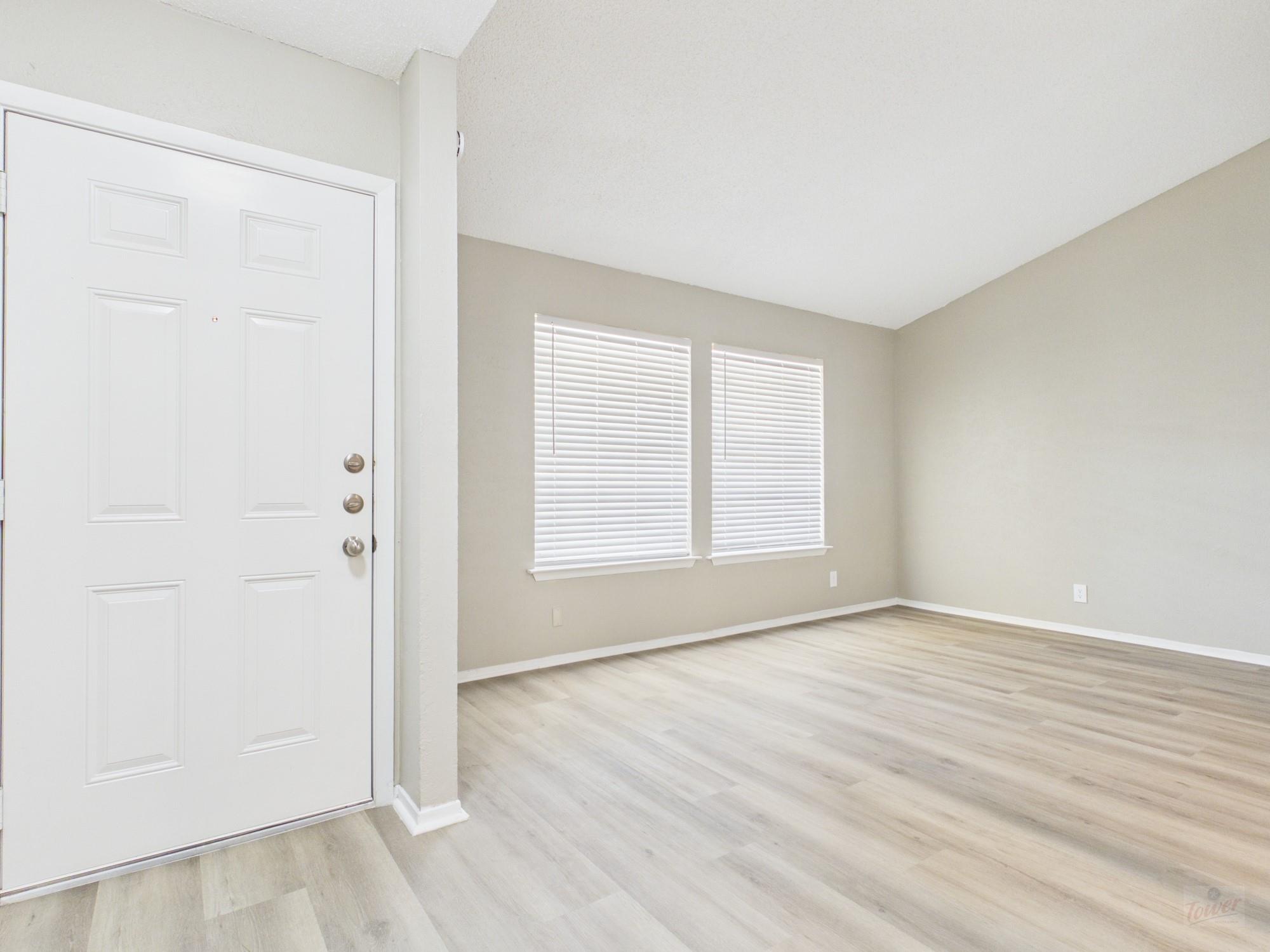 10038 Woodland Village DR — photo 5