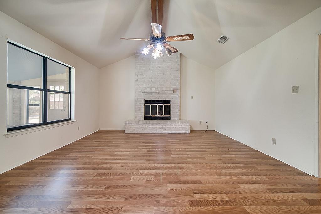 208 Edgewood DR — photo 3