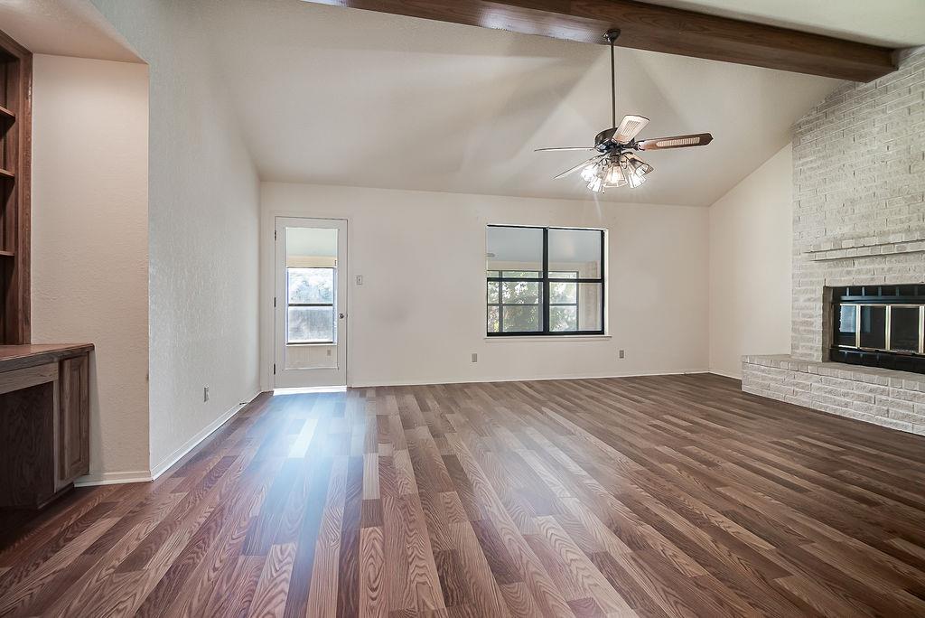 208 Edgewood DR — photo 4
