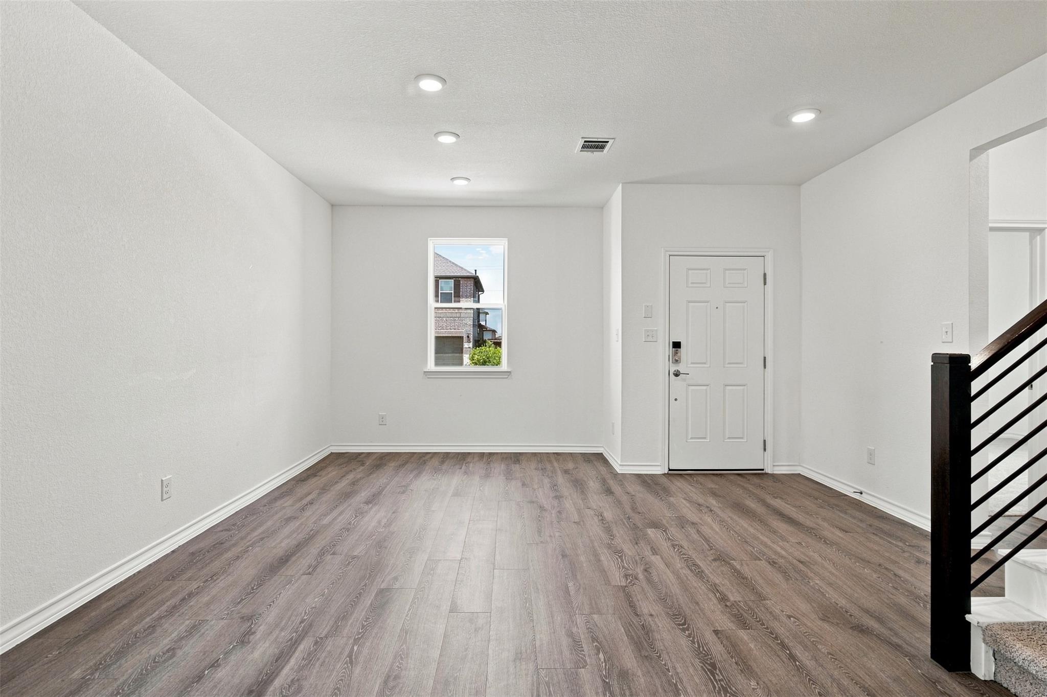 102 Gracie WAY — photo 3