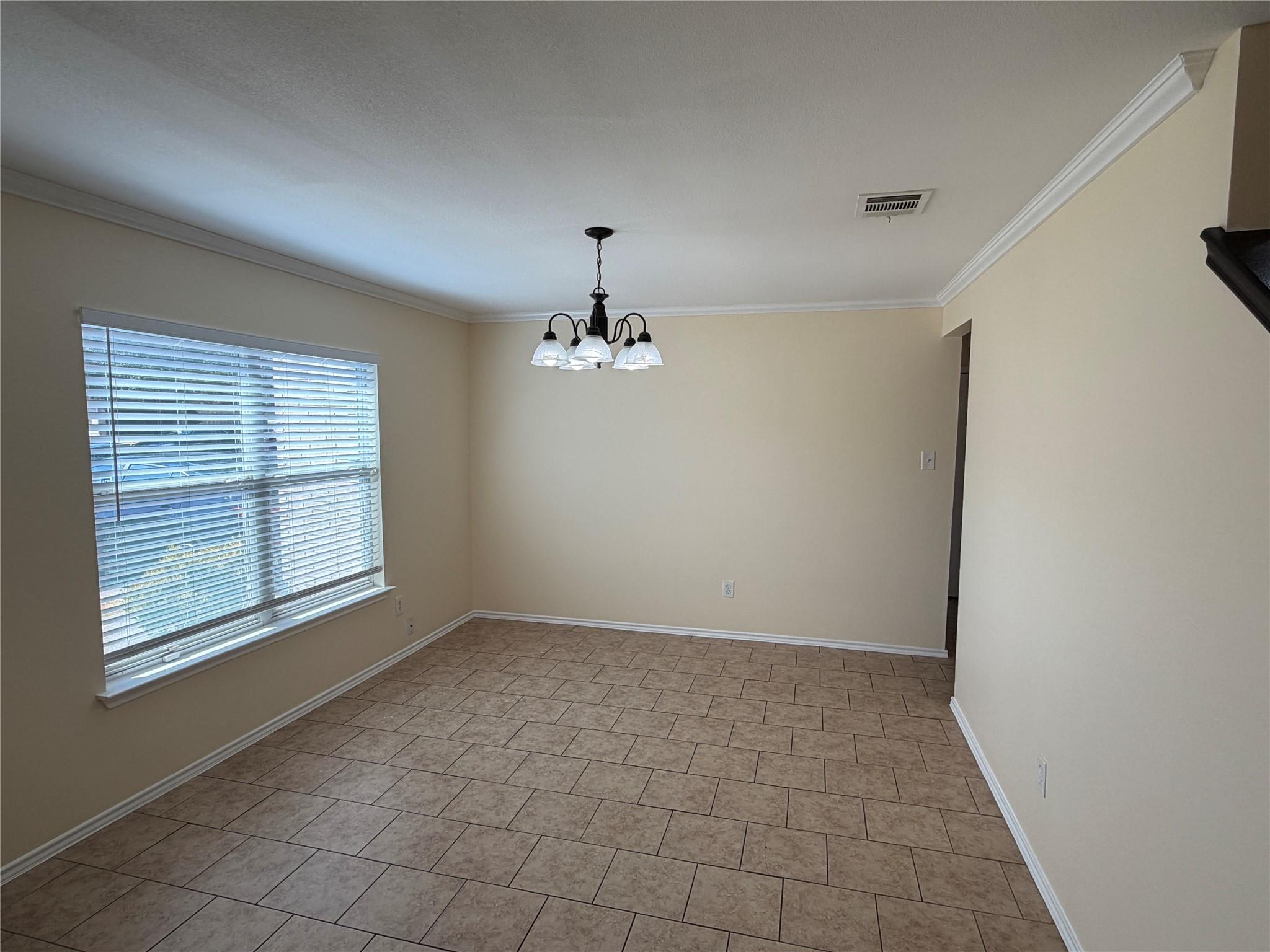 2203 Bluebonnet DR — photo 3