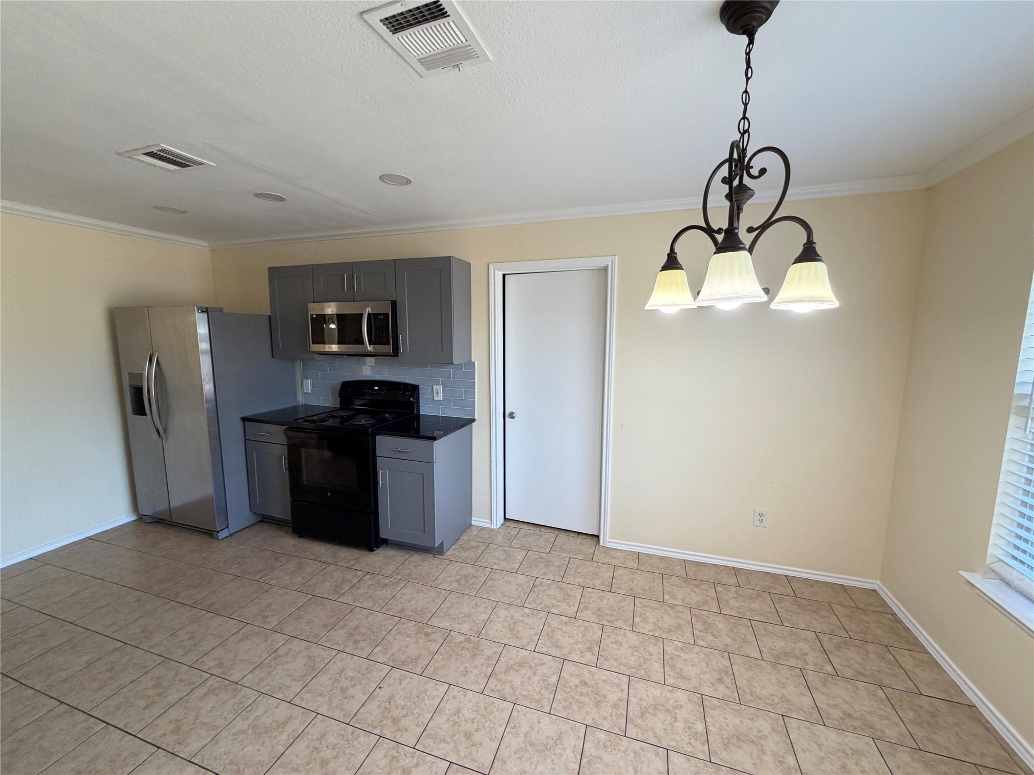 2203 Bluebonnet DR — photo 5