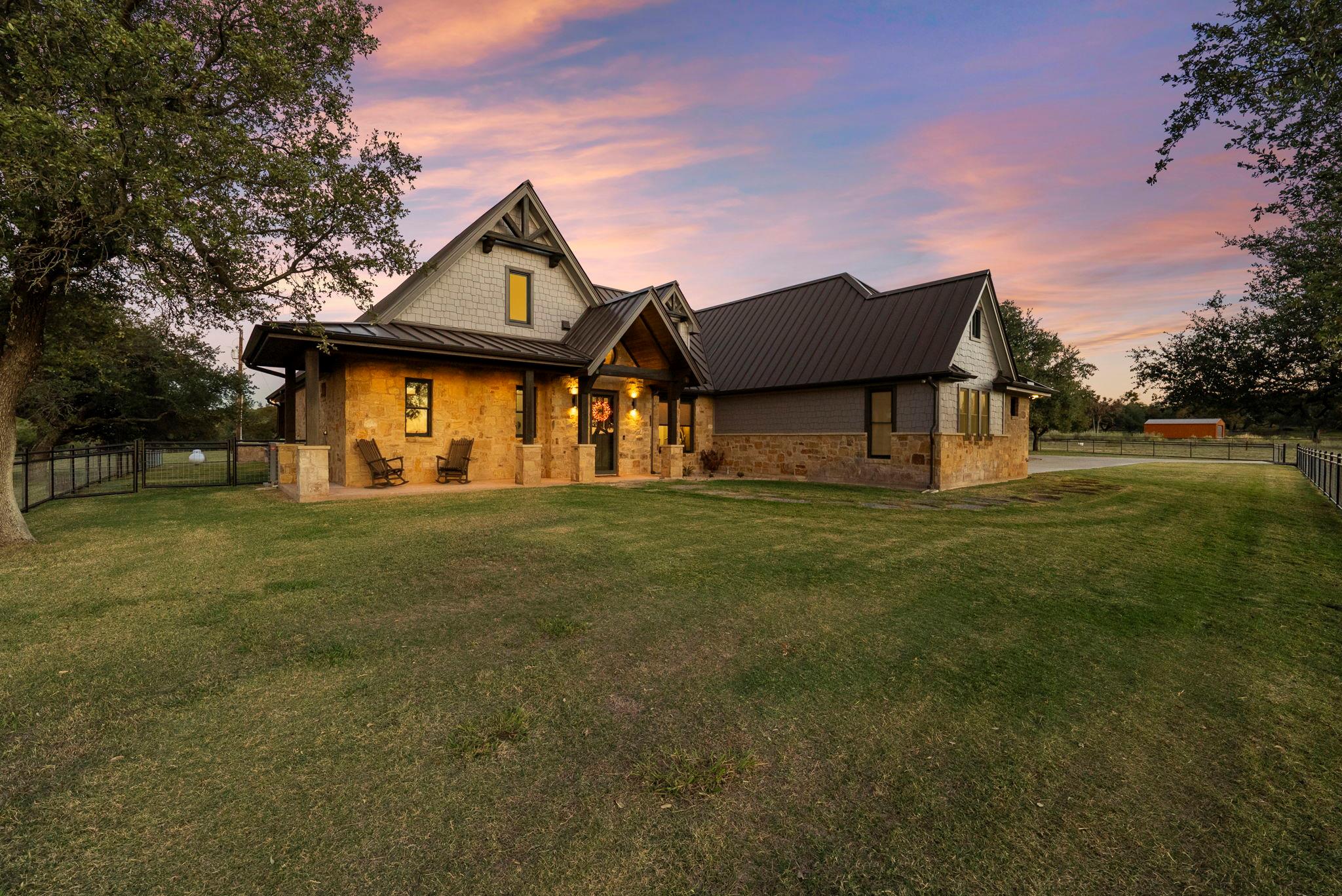 901 Crown LN — photo 4