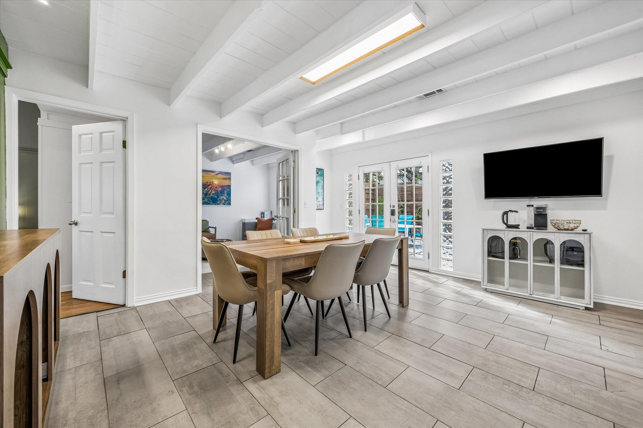211 Lessin LN #B — photo 3