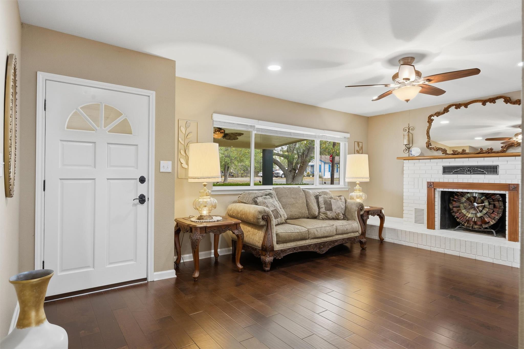 410 Burnet ST — photo 3