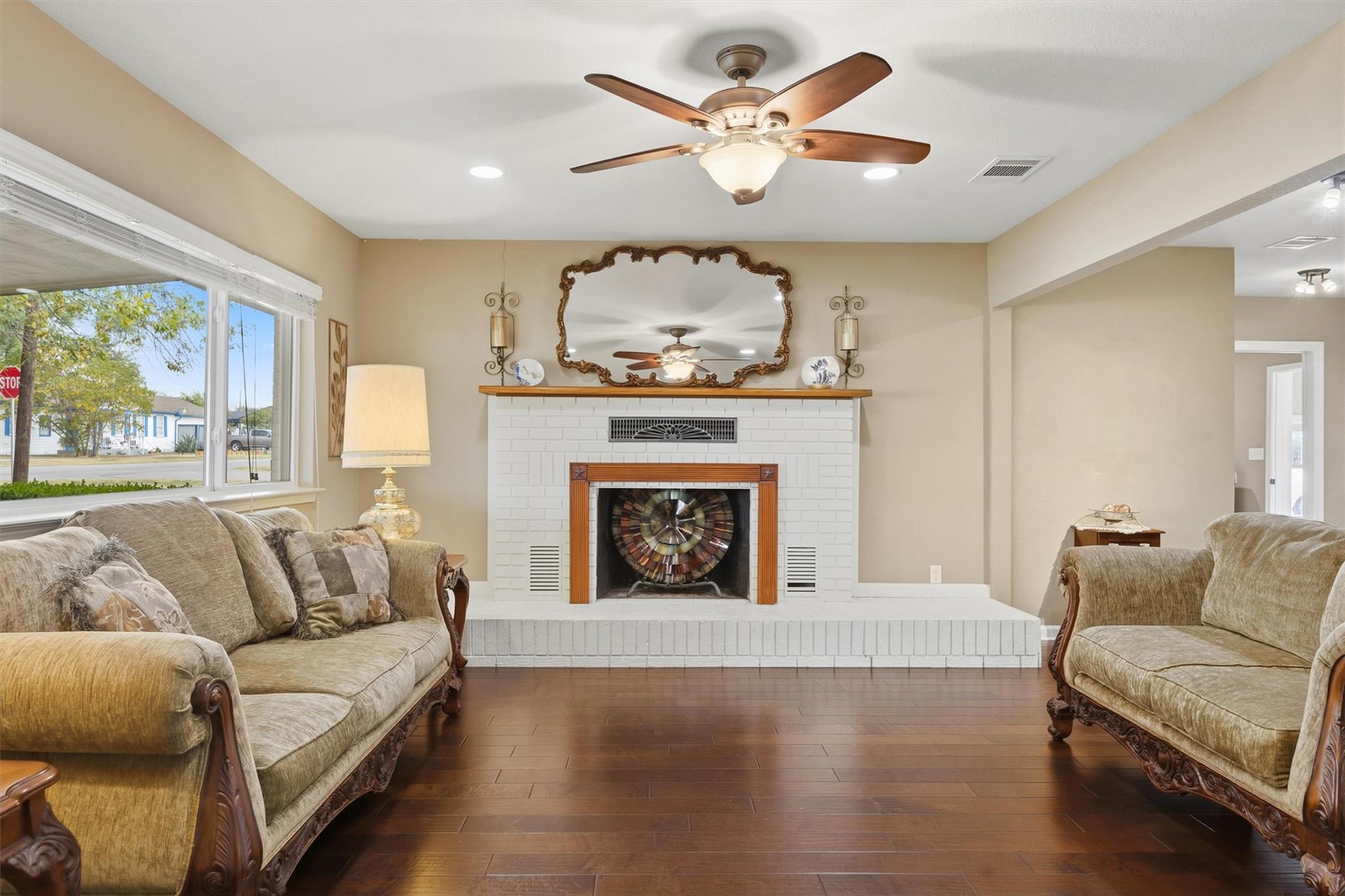 410 Burnet ST — photo 4