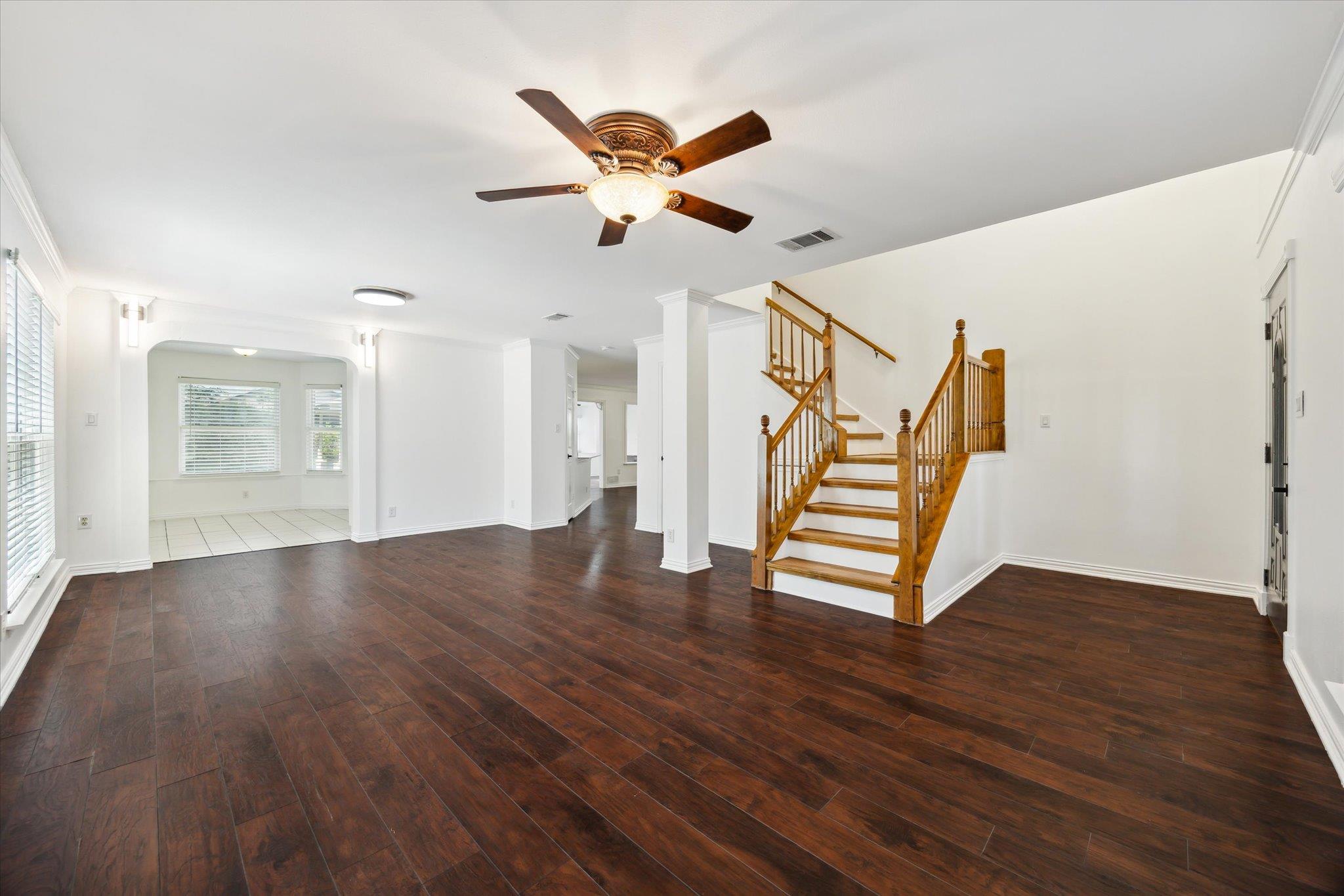 1102 Crestview ST — photo 3