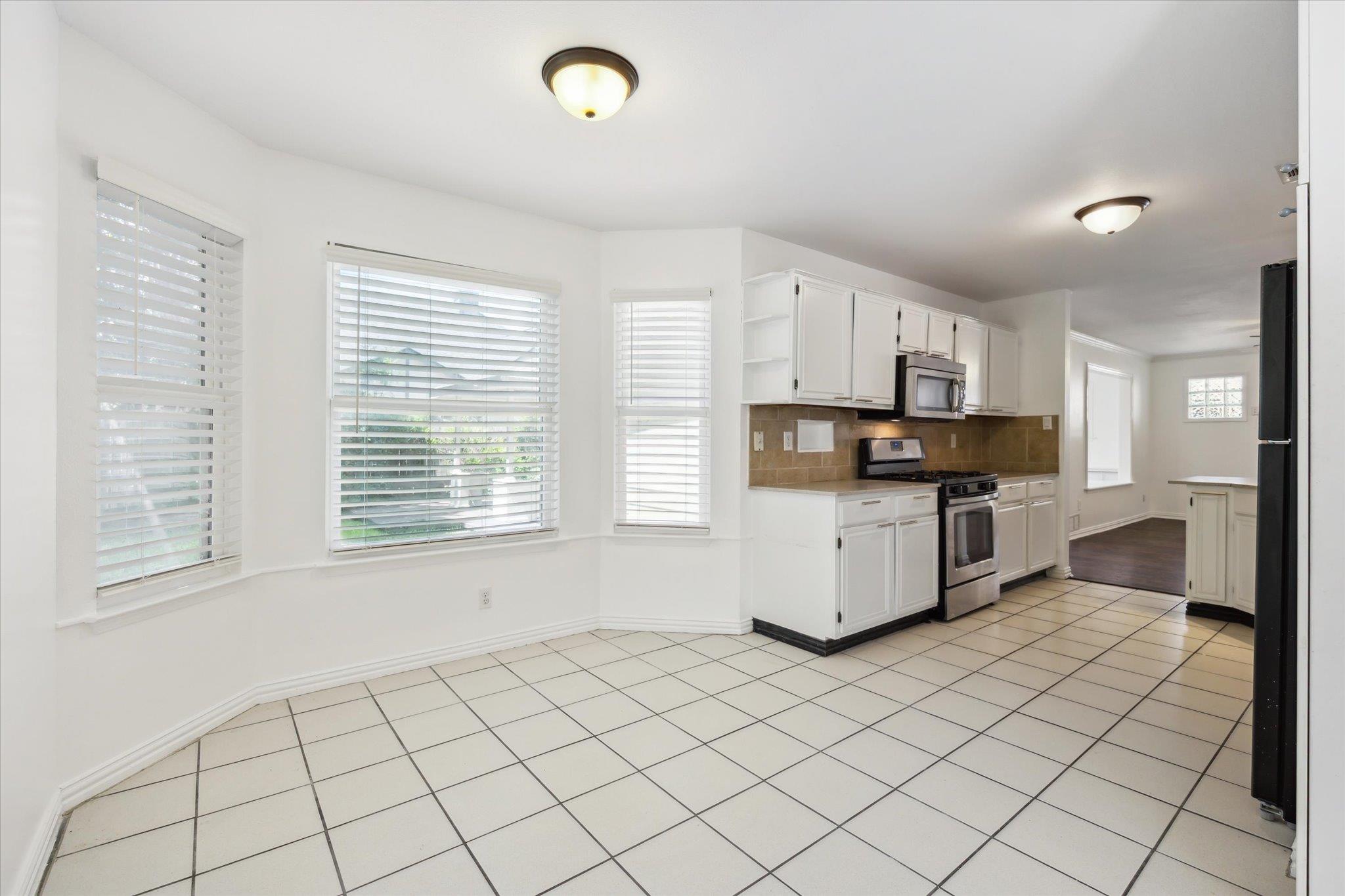 1102 Crestview ST — photo 4