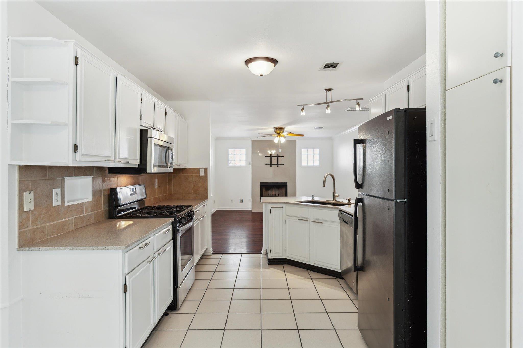 1102 Crestview ST — photo 5