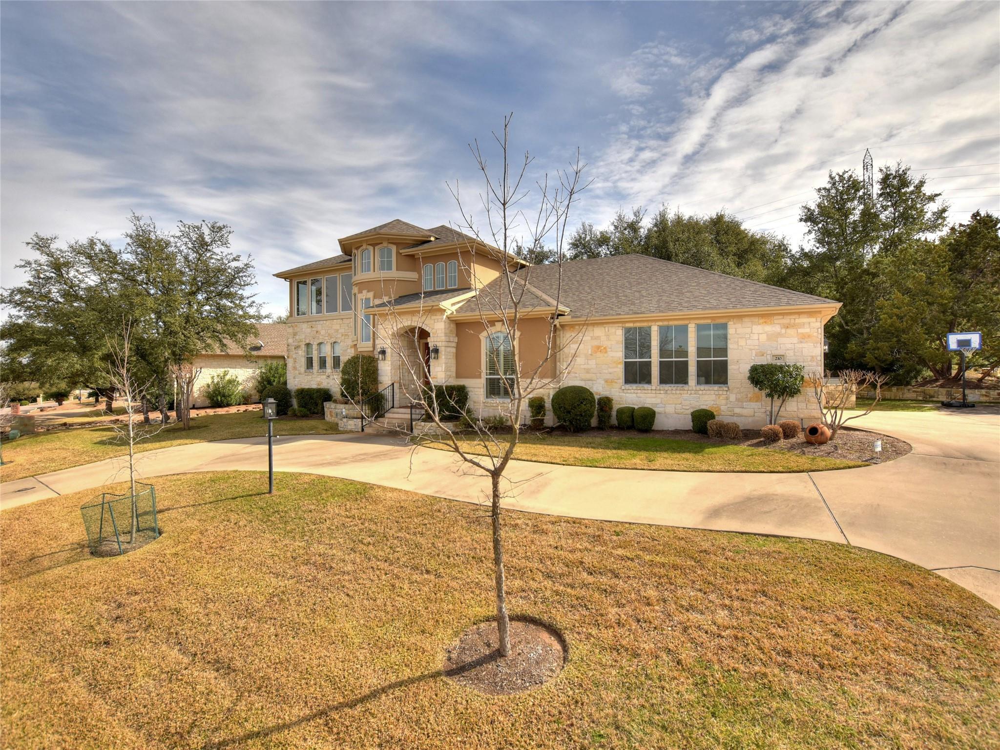 210 Clubhouse DR — photo 3
