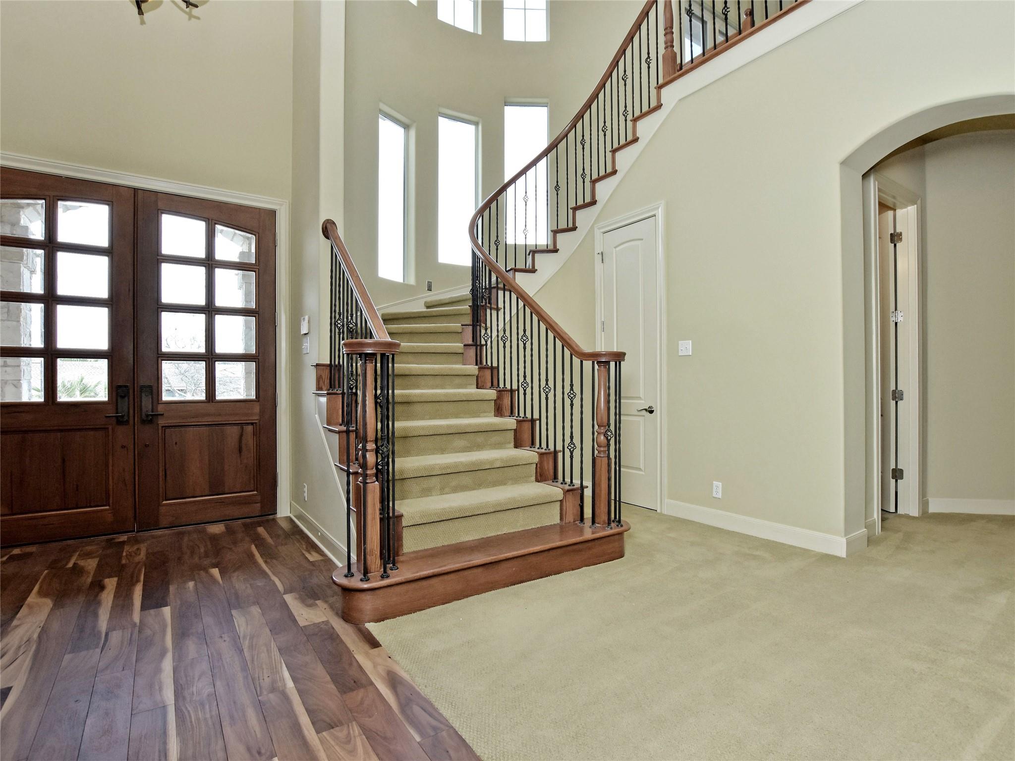 210 Clubhouse DR — photo 4