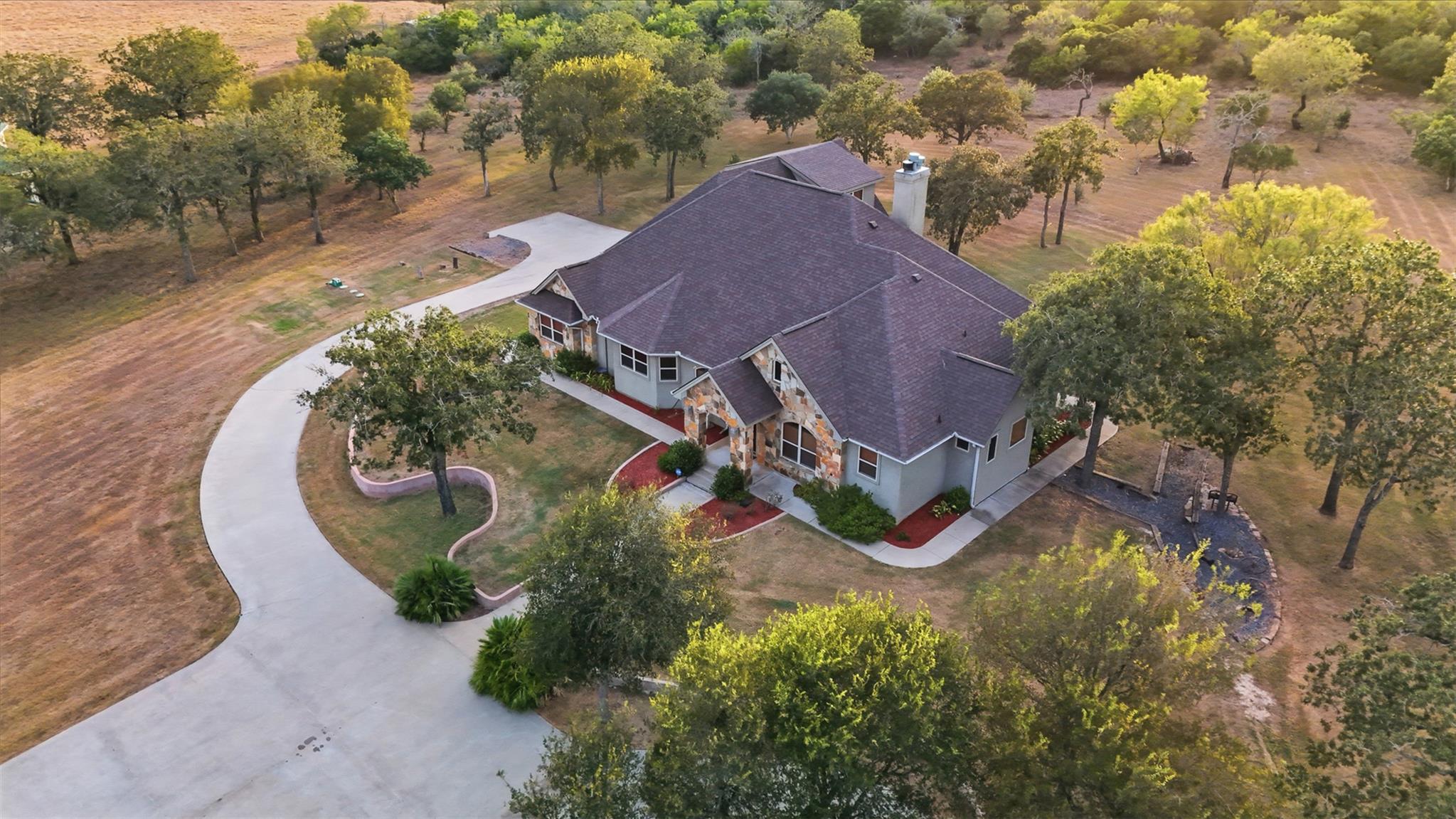 432 Creekwood DR — photo 3