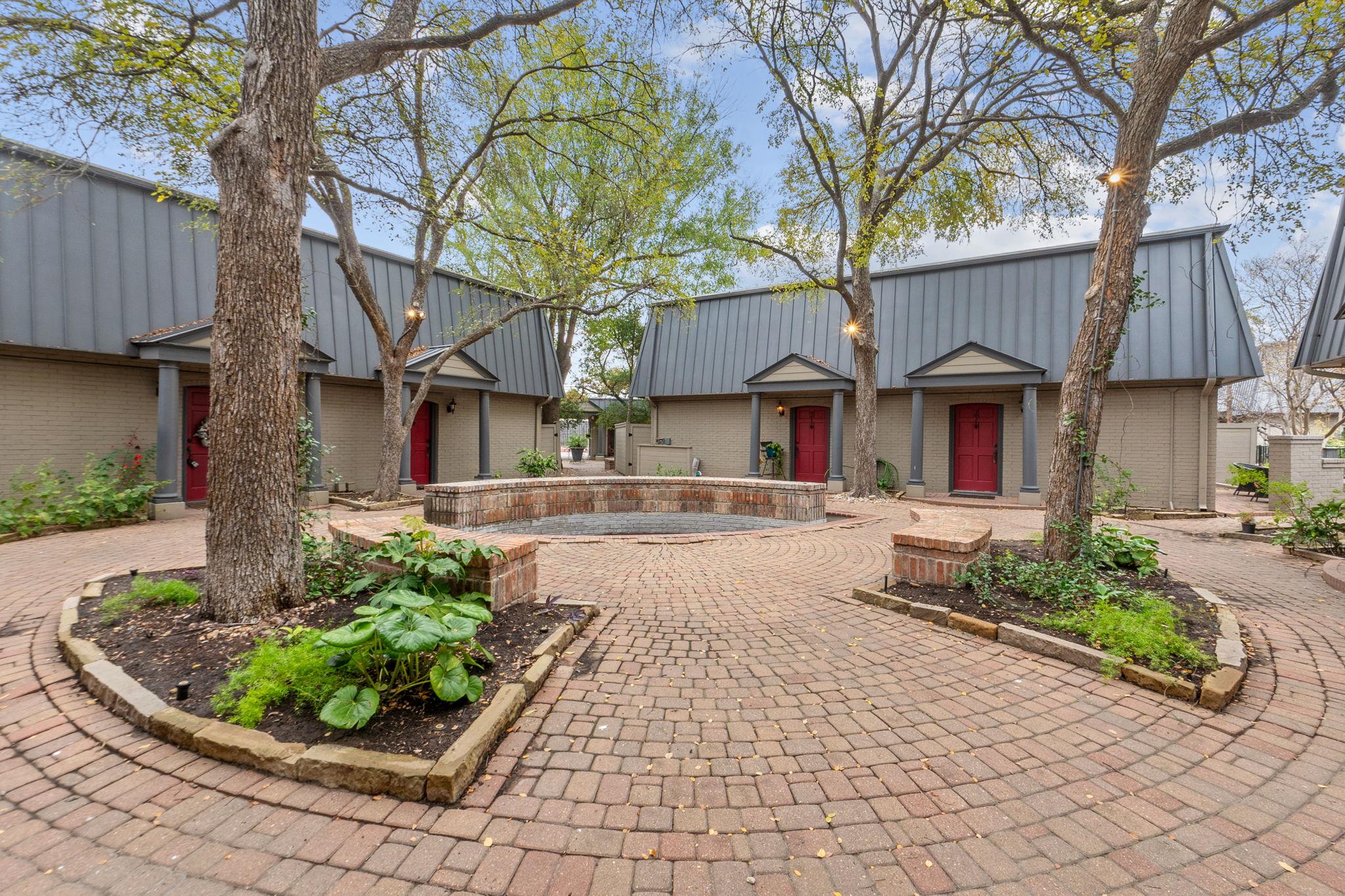 2500 Steck Ave #22 — photo 4