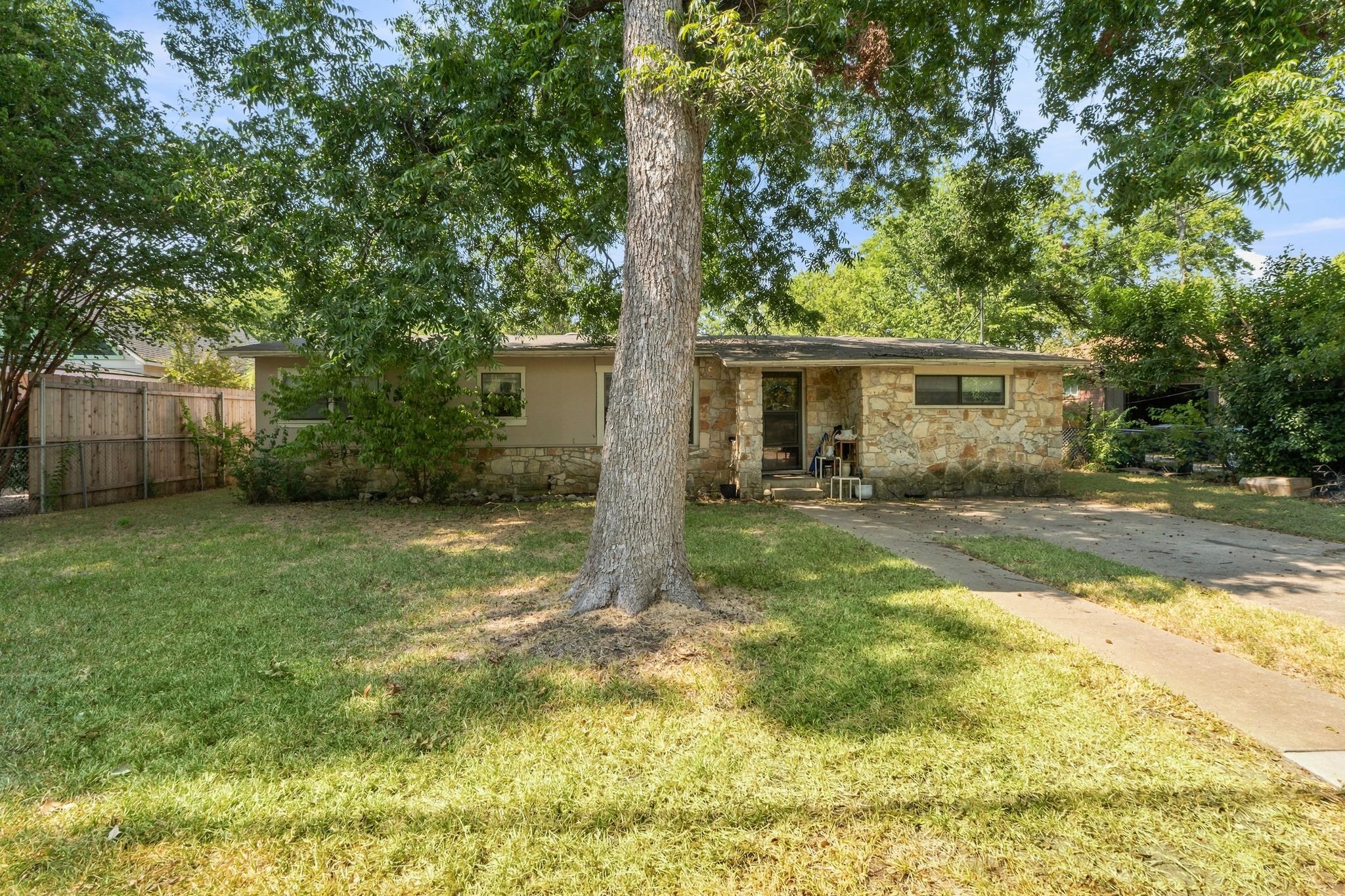 309 Brentwood ST — photo 3