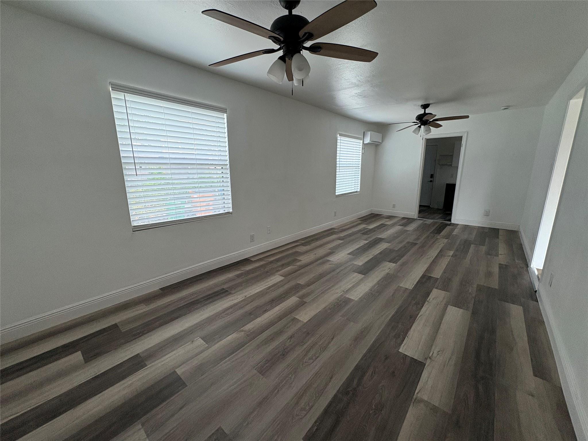 1709 Deloney ST — photo 3