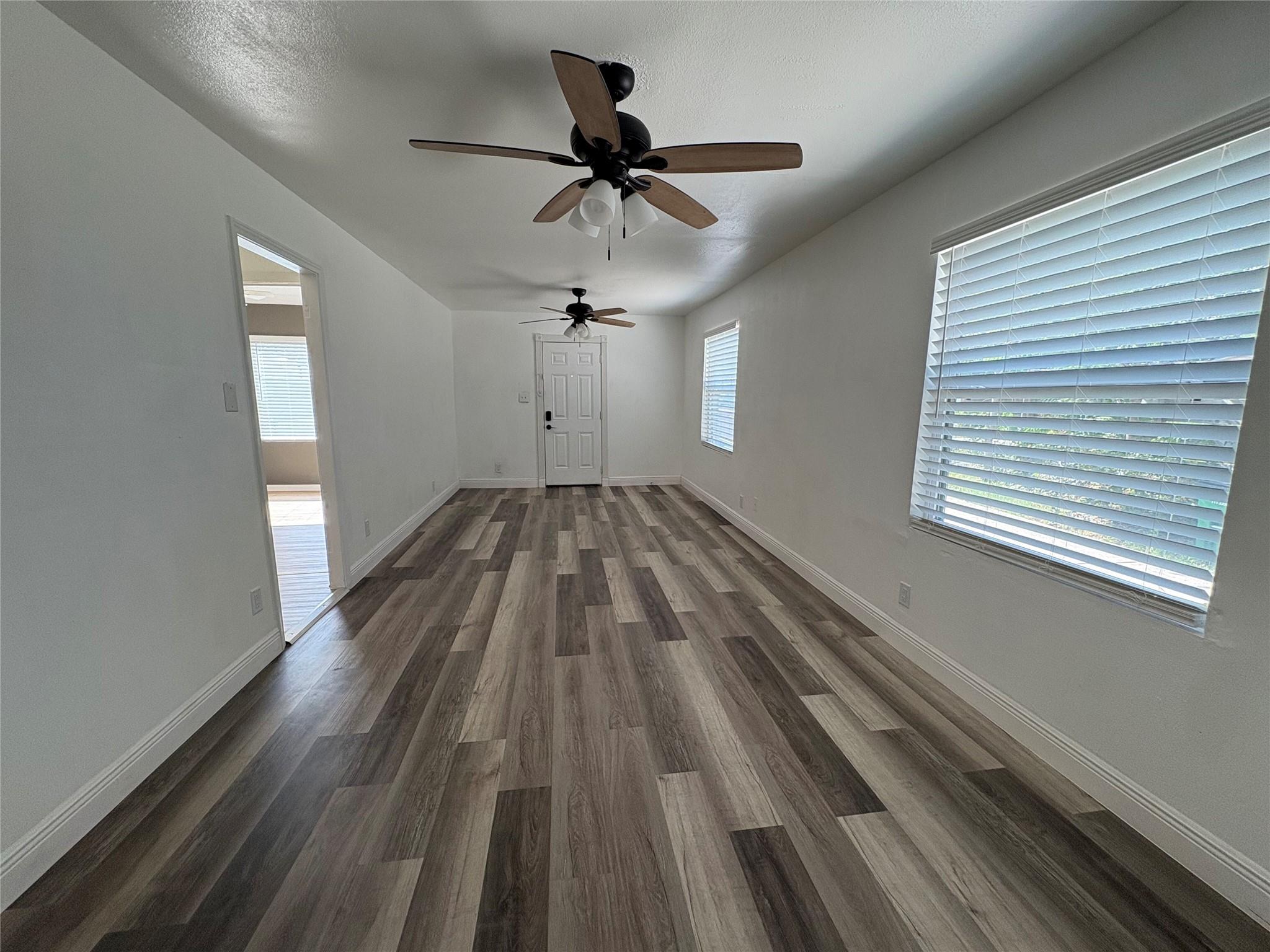 1709 Deloney ST — photo 4