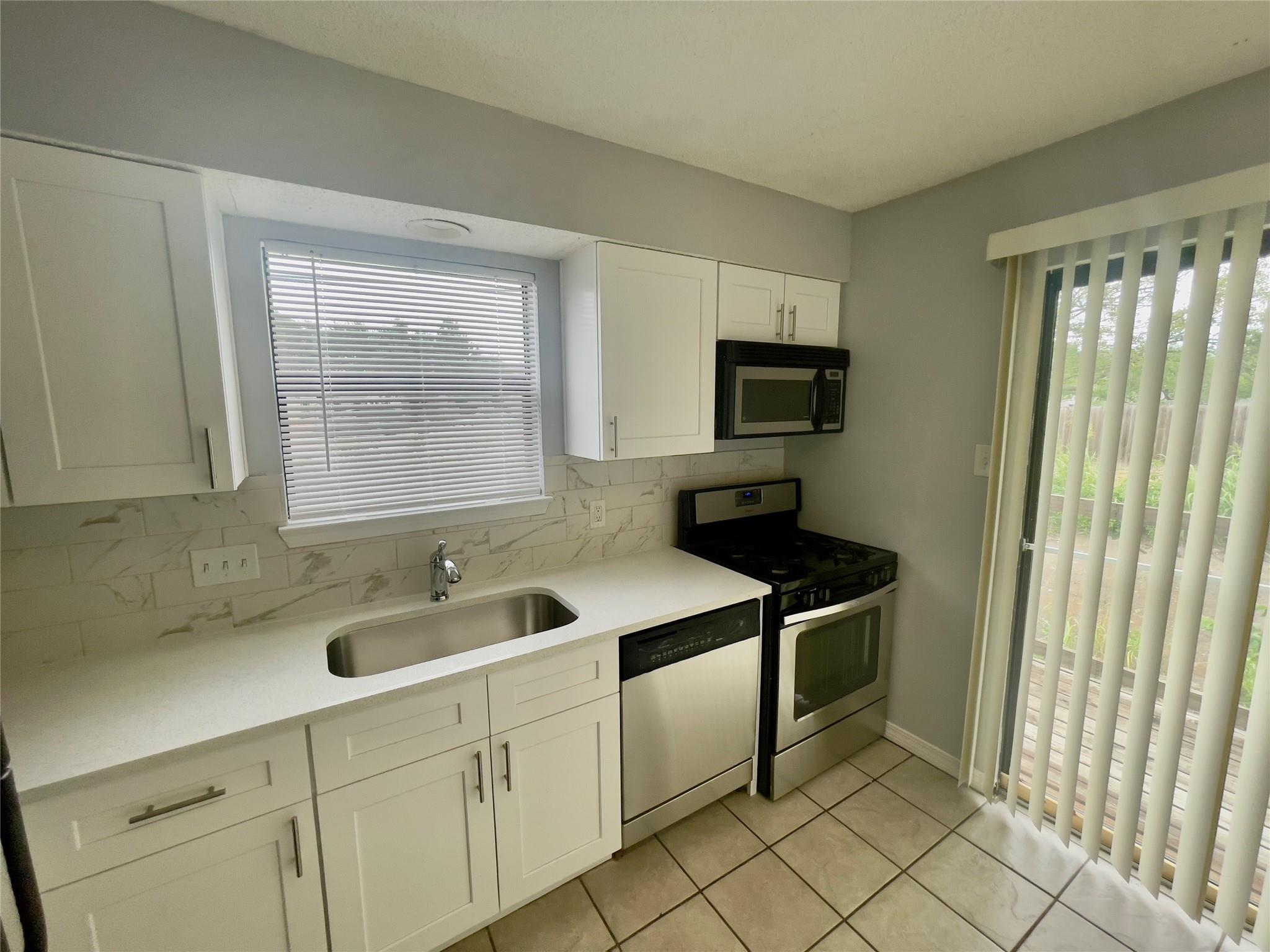 2001 Kenneth Ave #A — photo 4