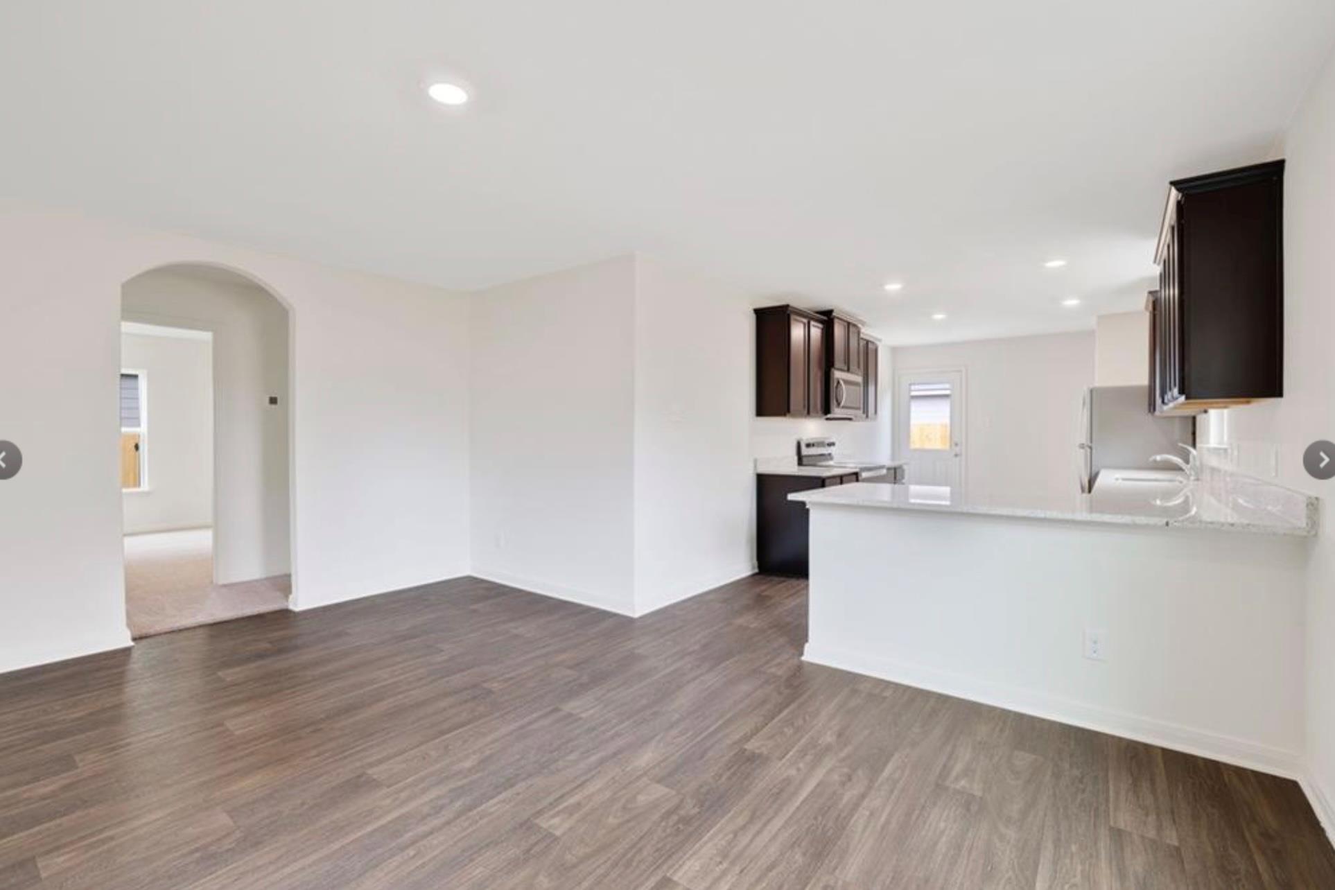 301 Crescent Park DR — photo 4