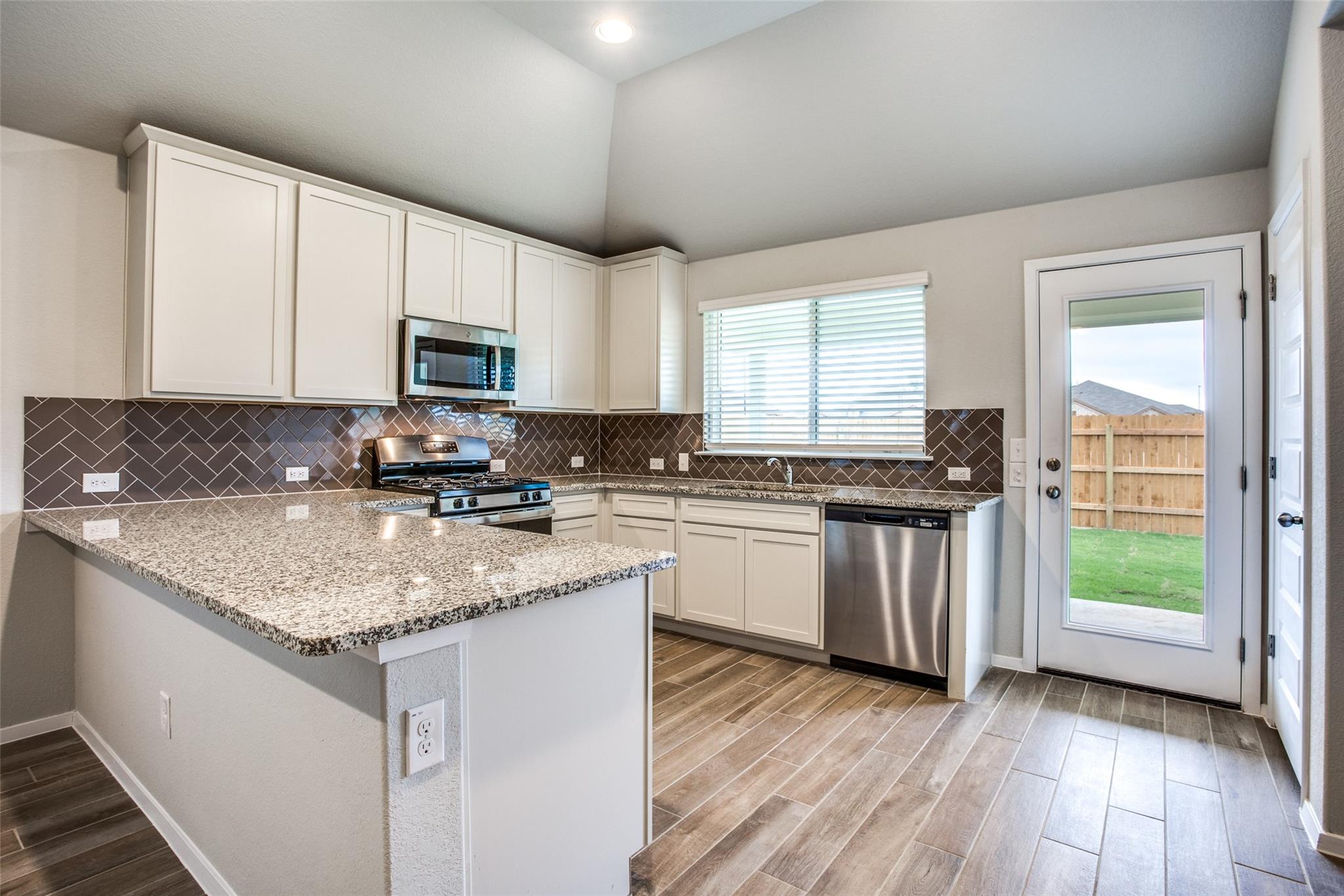 225 Trailside LN — photo 3