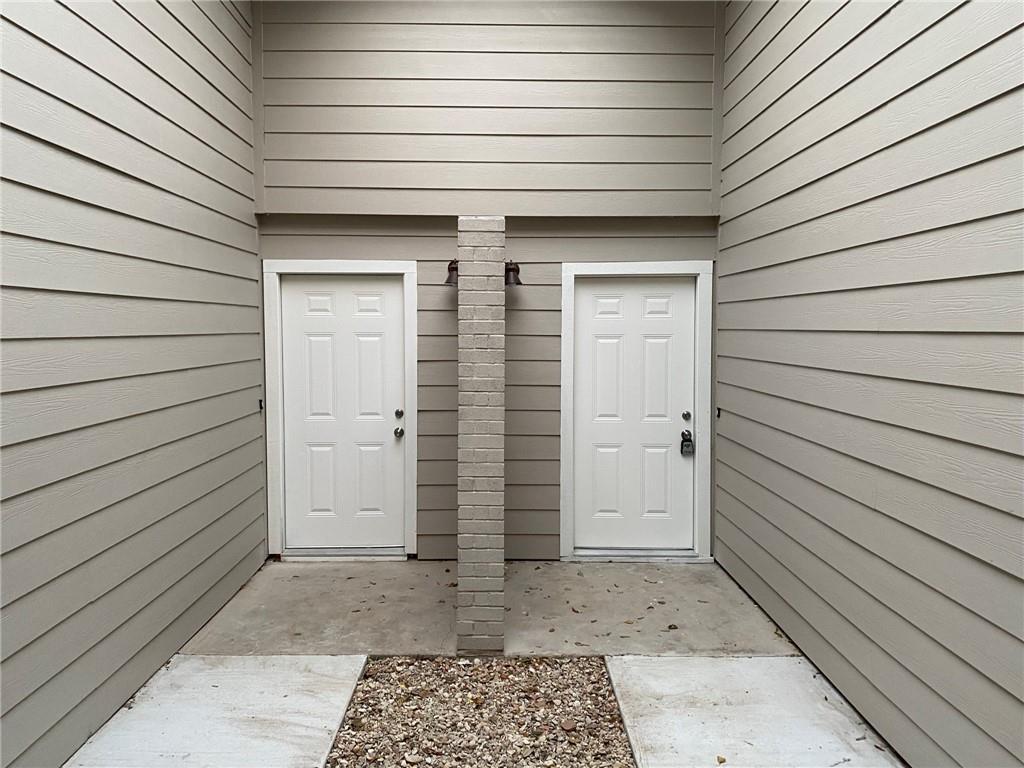 2408 BURLESON CT #A — photo 4