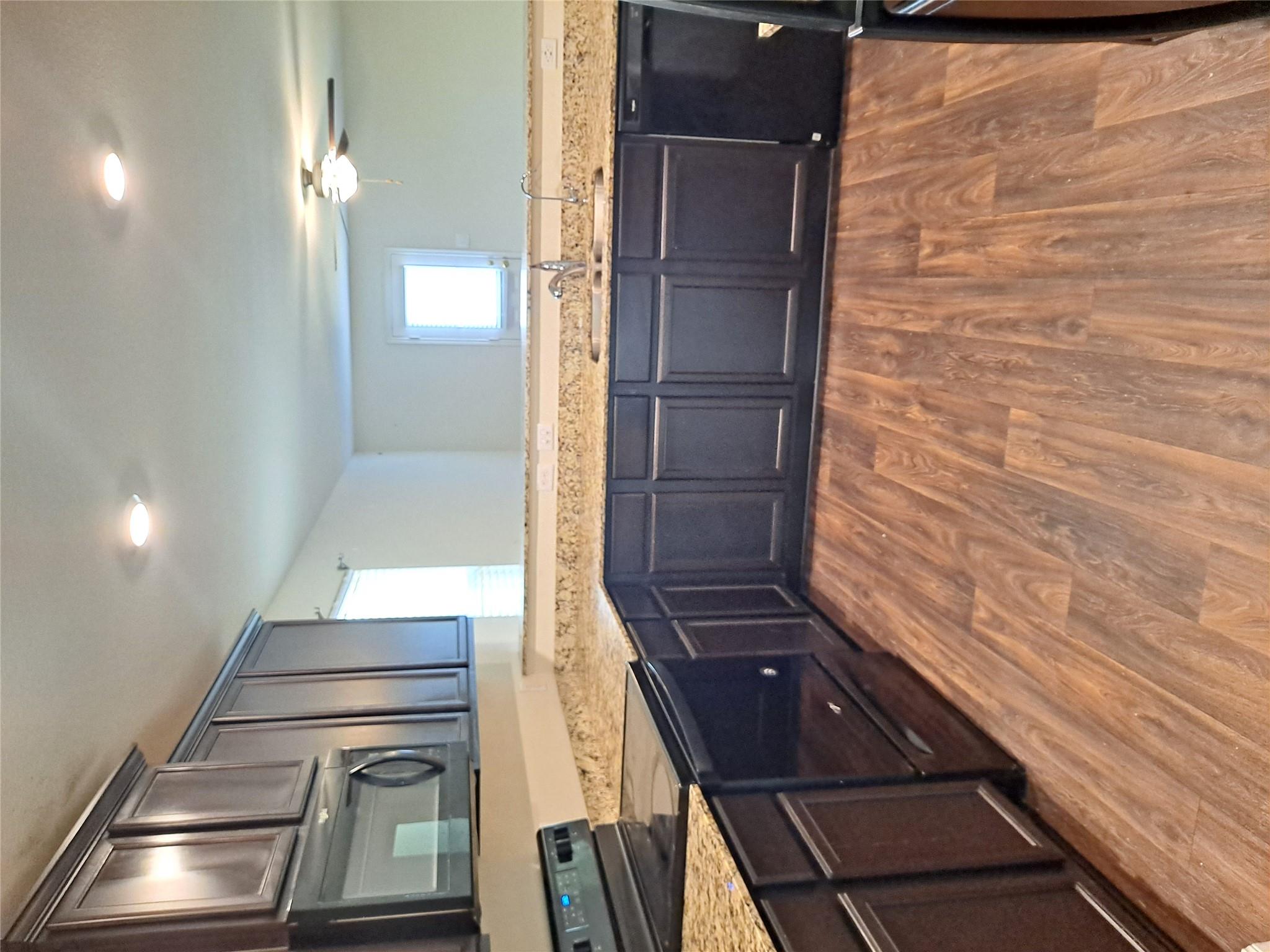 685 Yearwood LN — photo 4