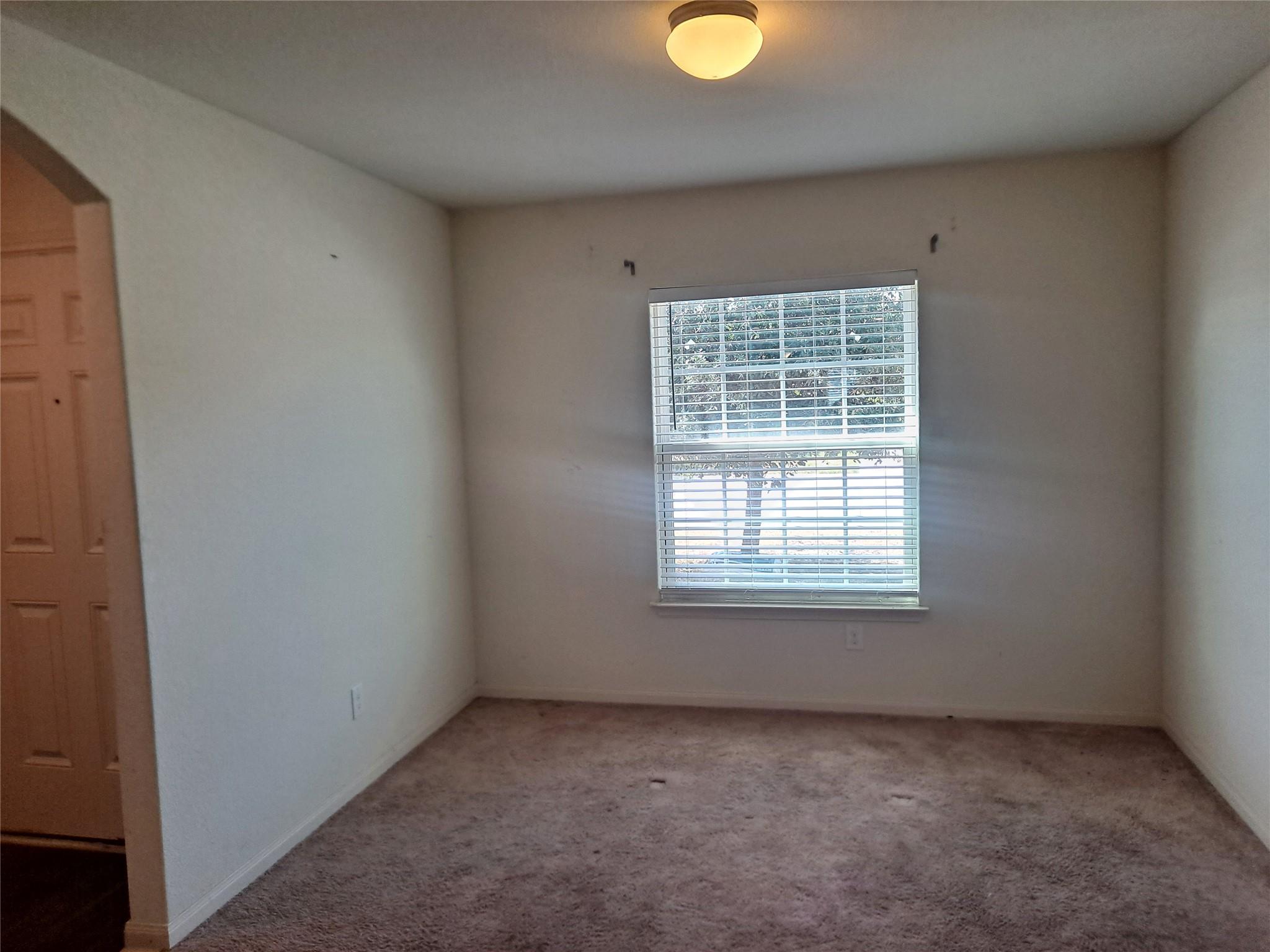 685 Yearwood LN — photo 5
