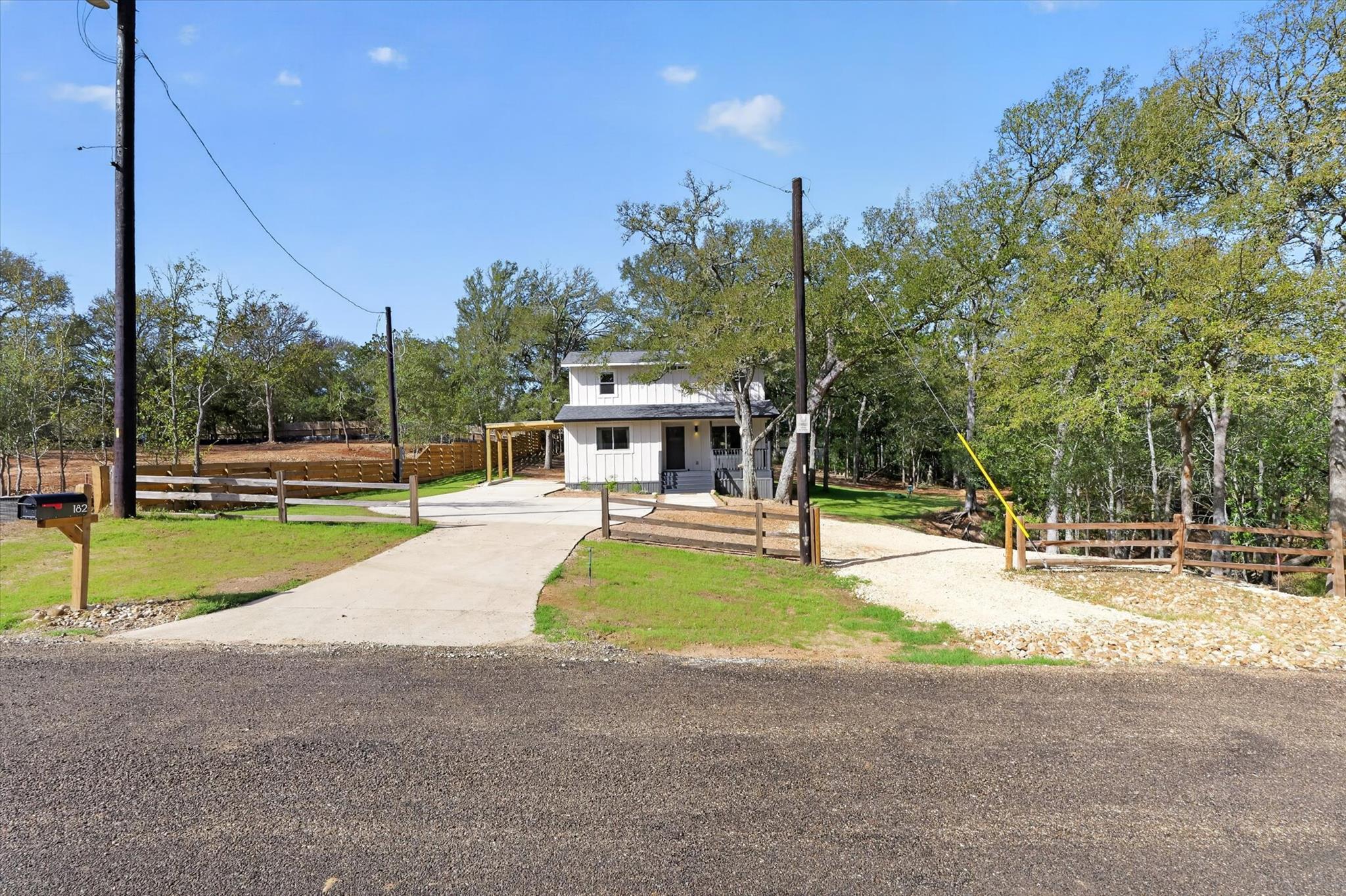 182 Helemano DR — photo 3