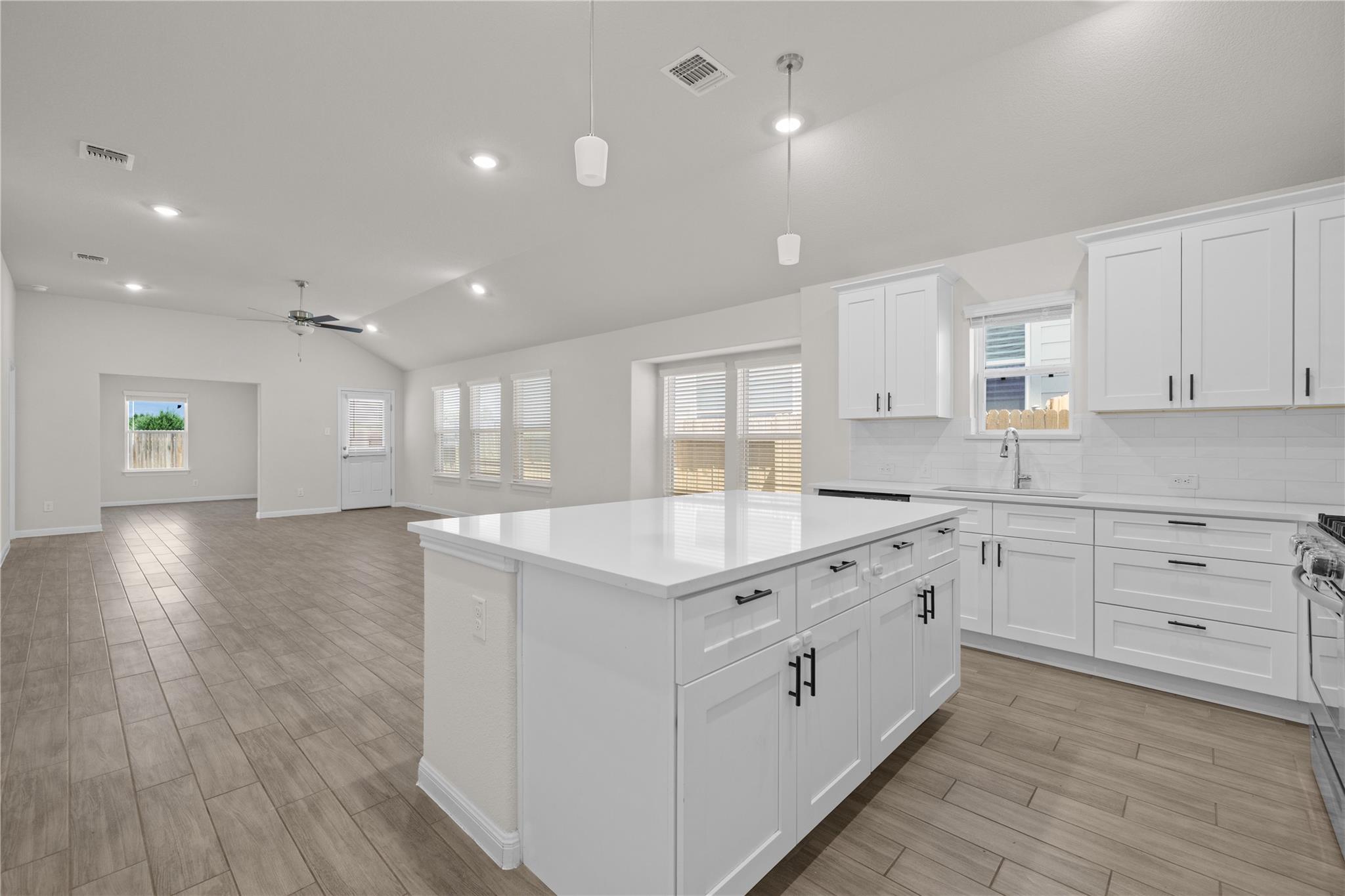 317 Windstar RD — photo 4