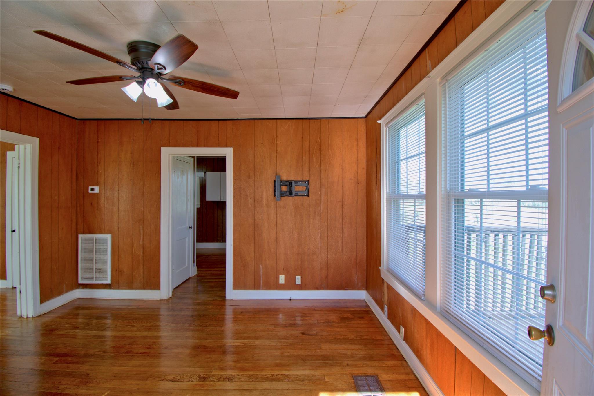 8402 Elroy RD — photo 4