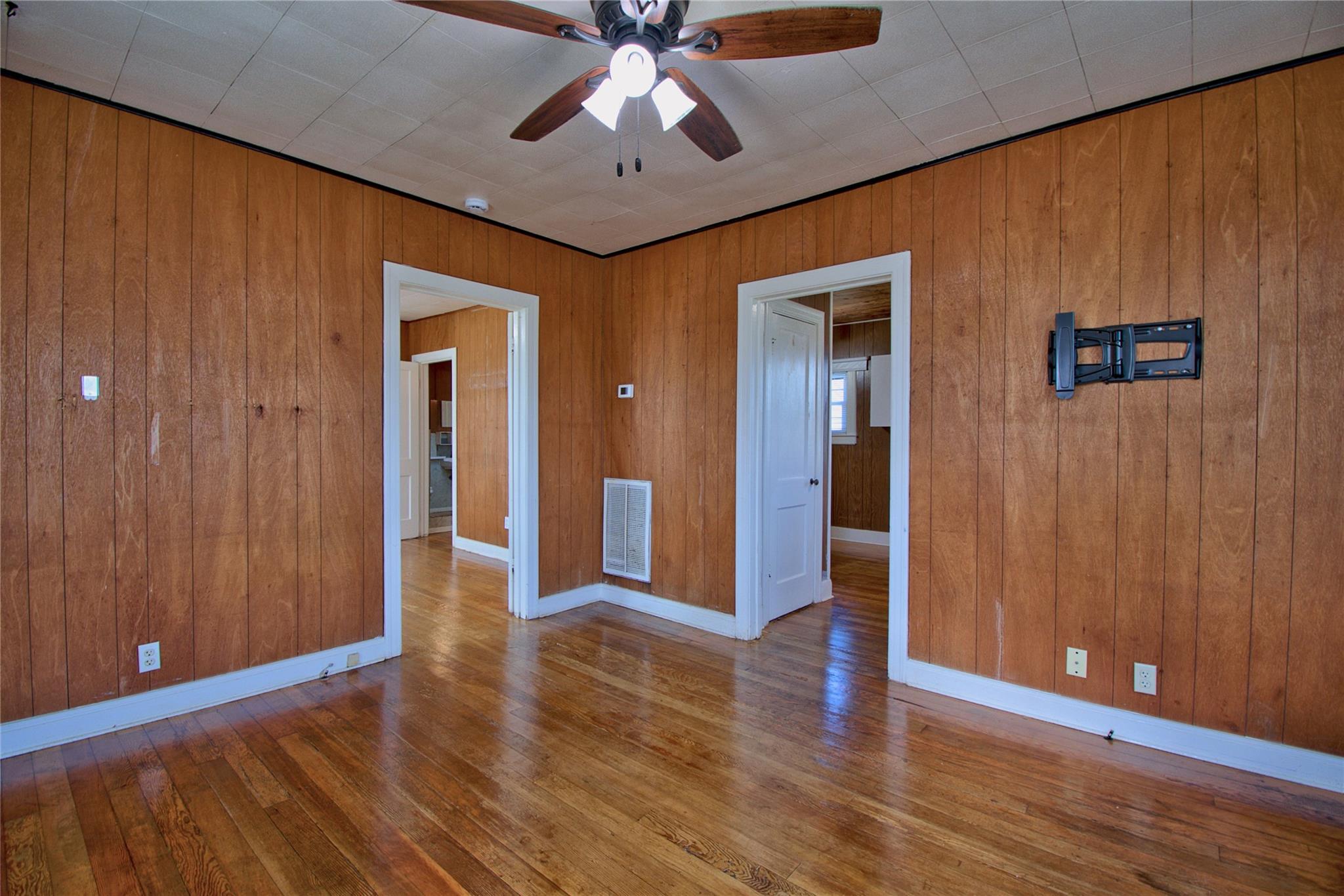 8402 Elroy RD — photo 5