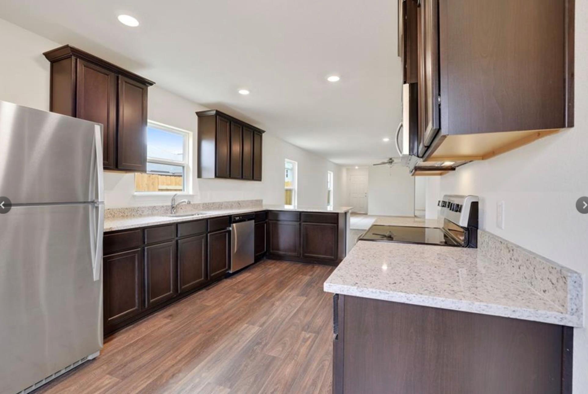 301 Crescent Park DR — photo 5
