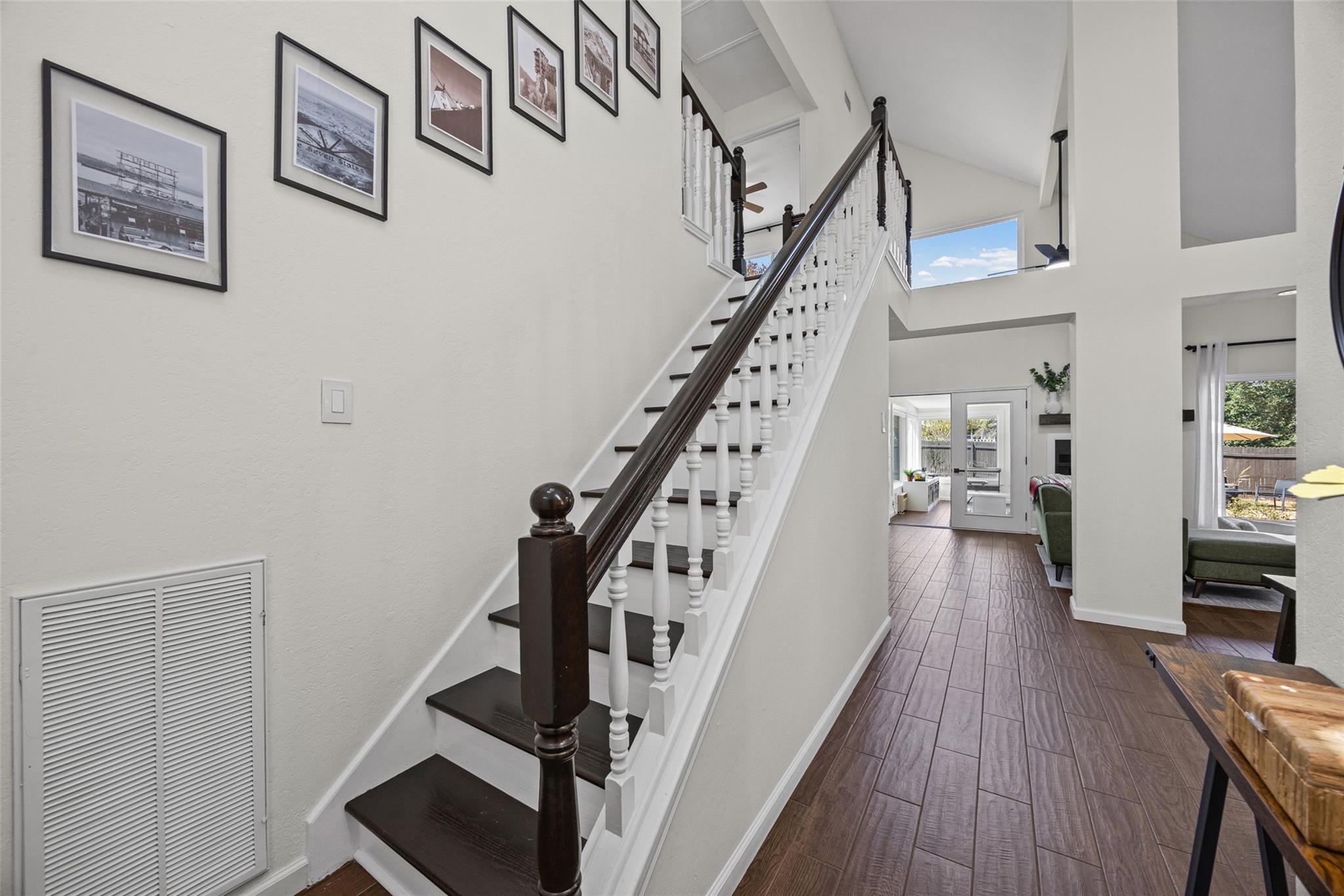 3006 Overland ST — photo 3
