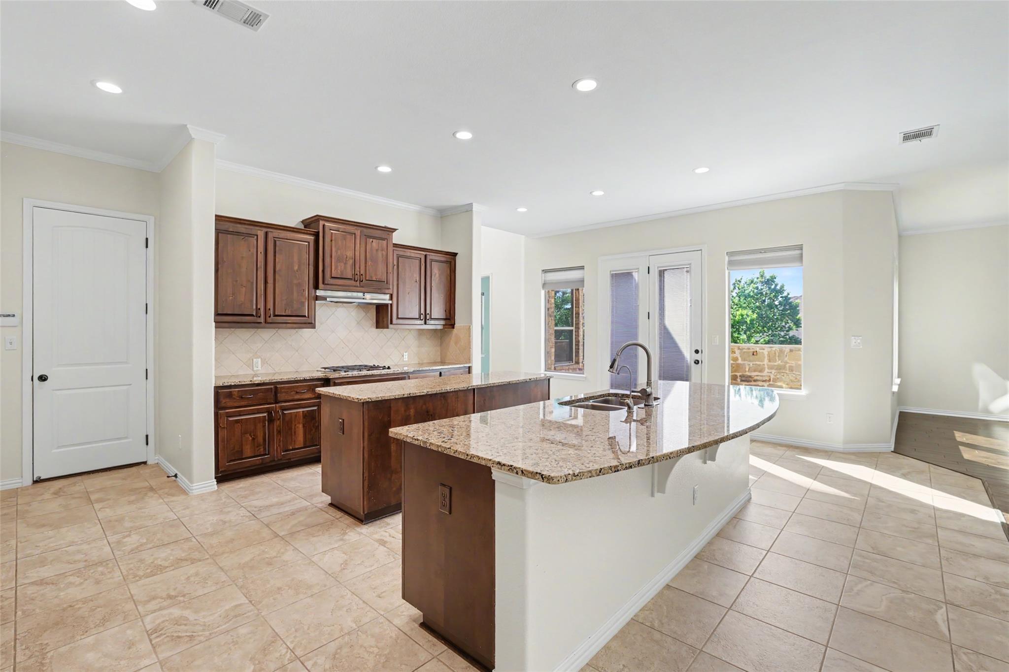 1020 Winding Way DR — photo 5