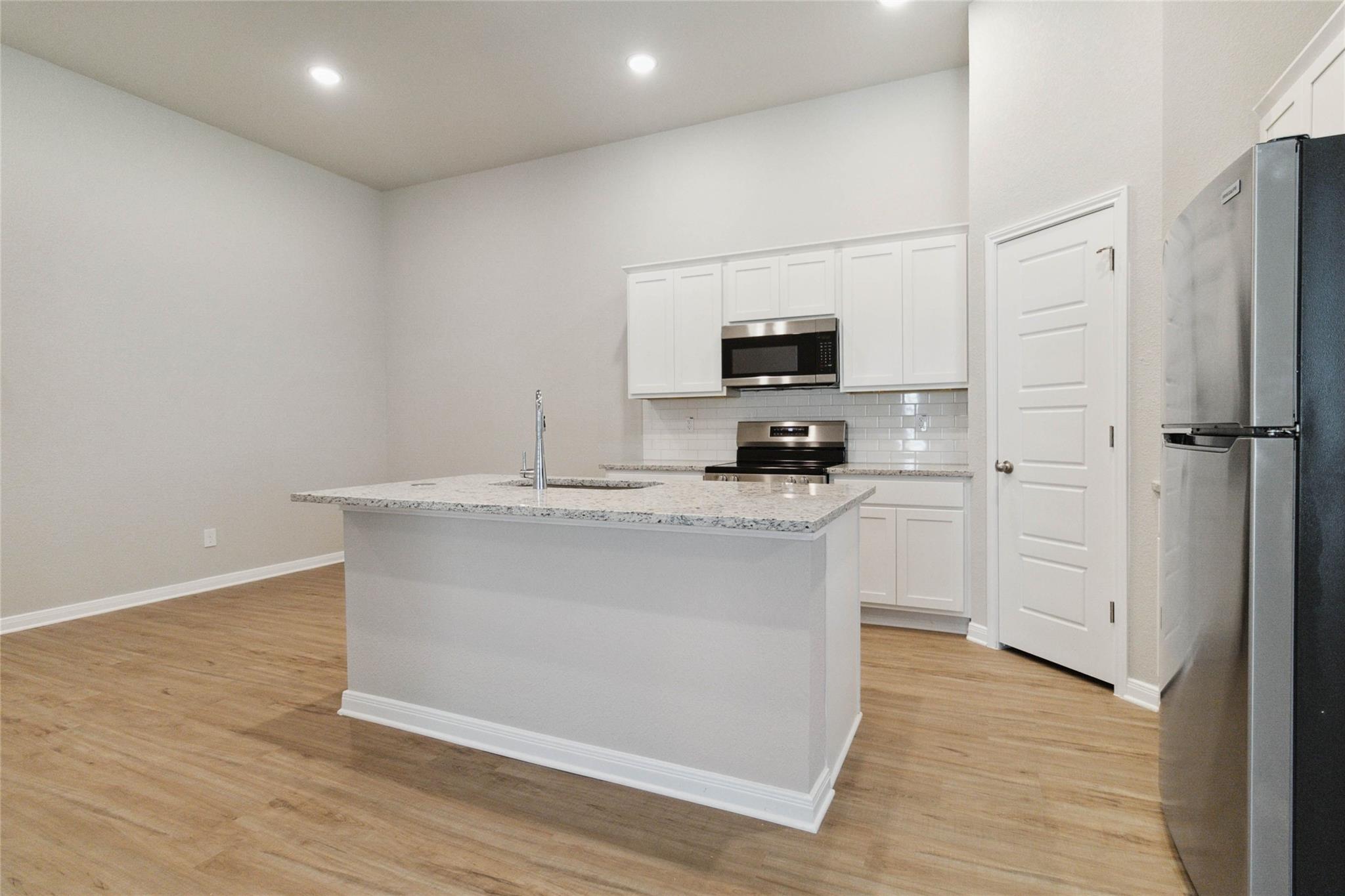 198 Schrader DR #Unit B — photo 4