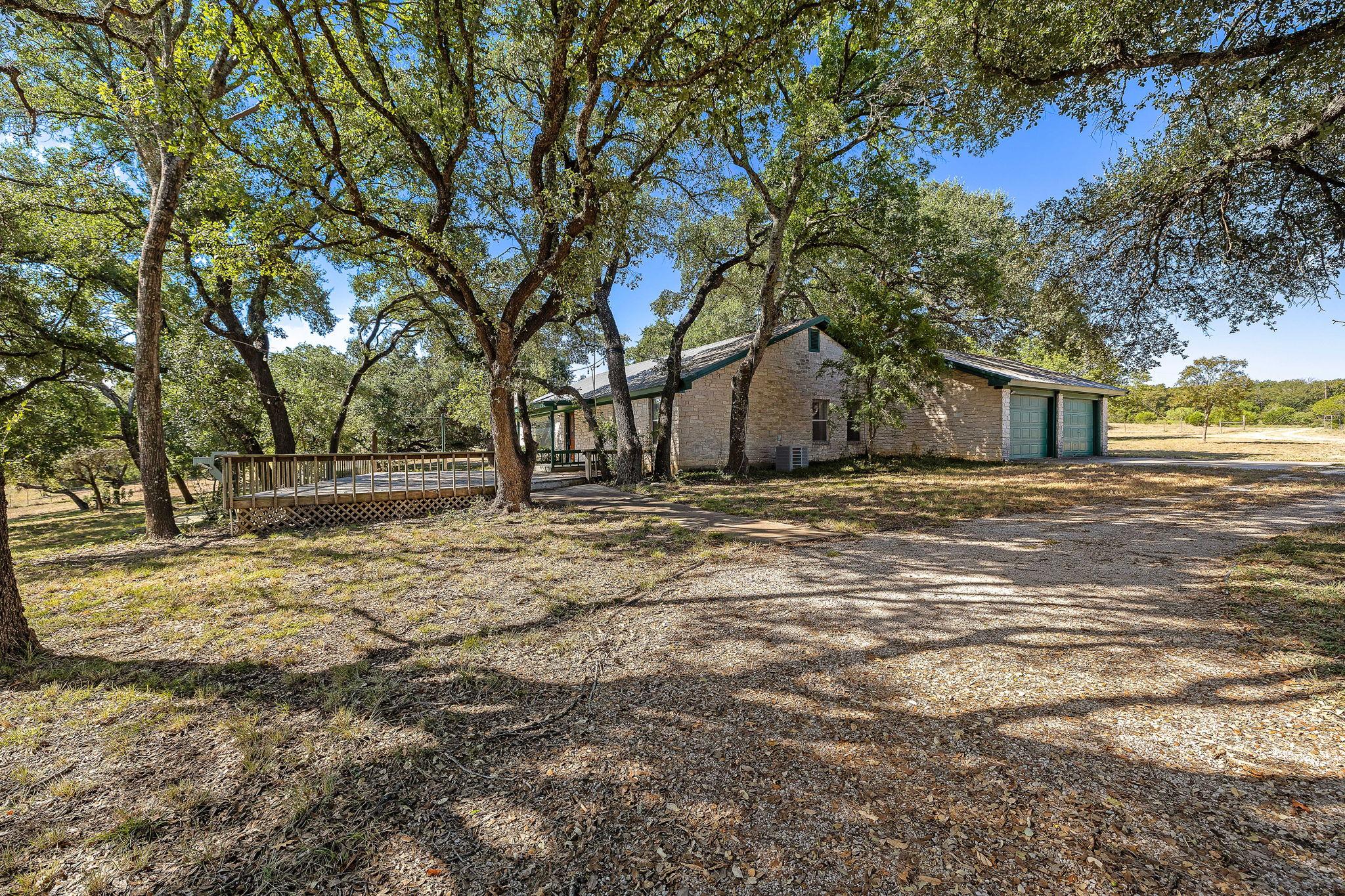 305 Hidden Oaks LN — photo 3