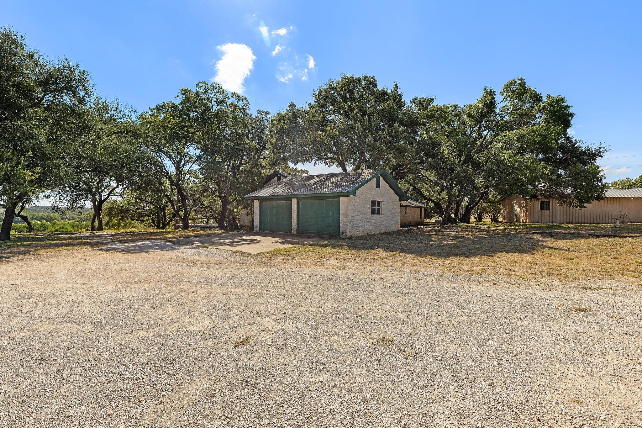 305 Hidden Oaks LN — photo 4