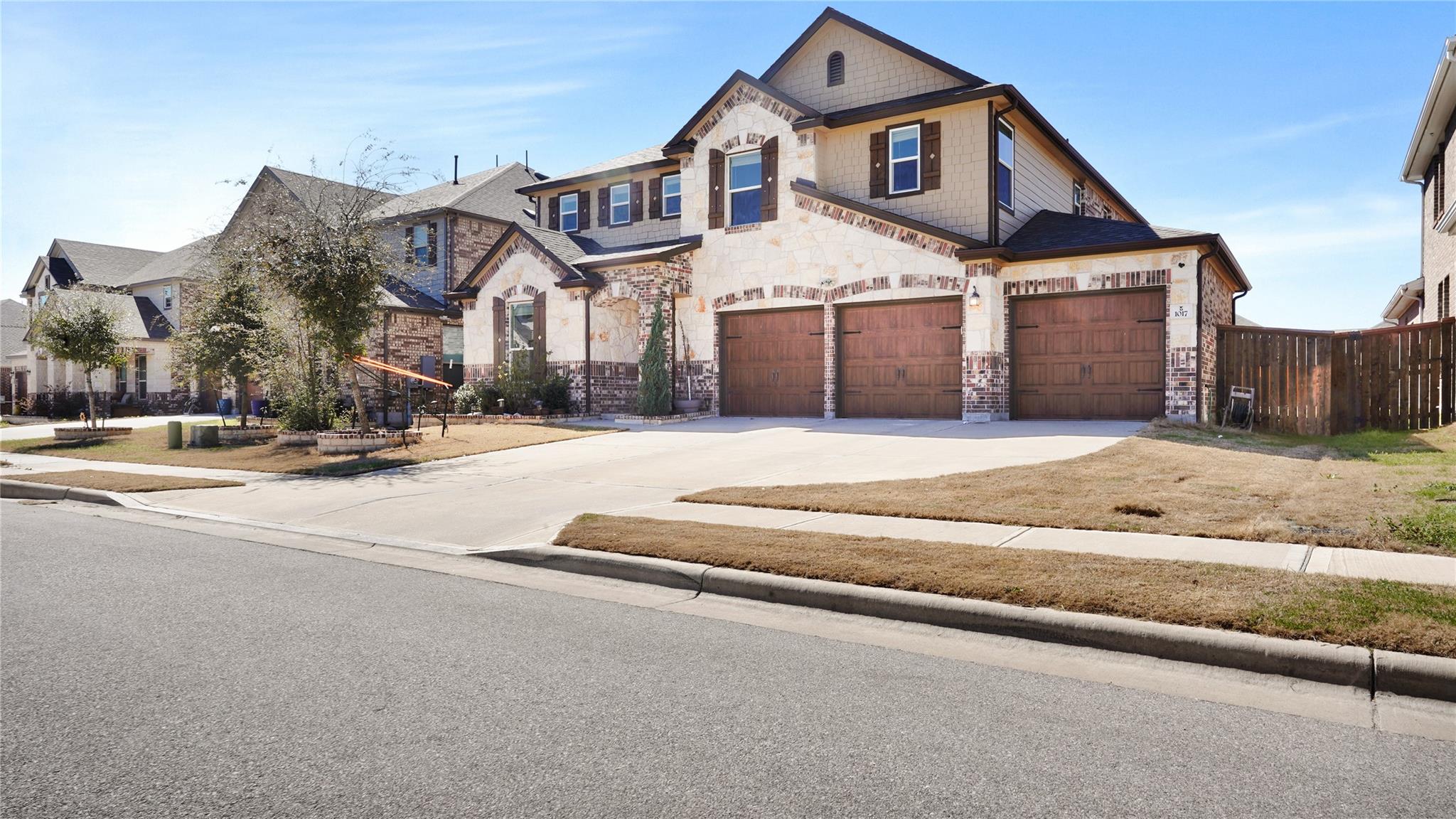 1017 Plano LN — photo 3