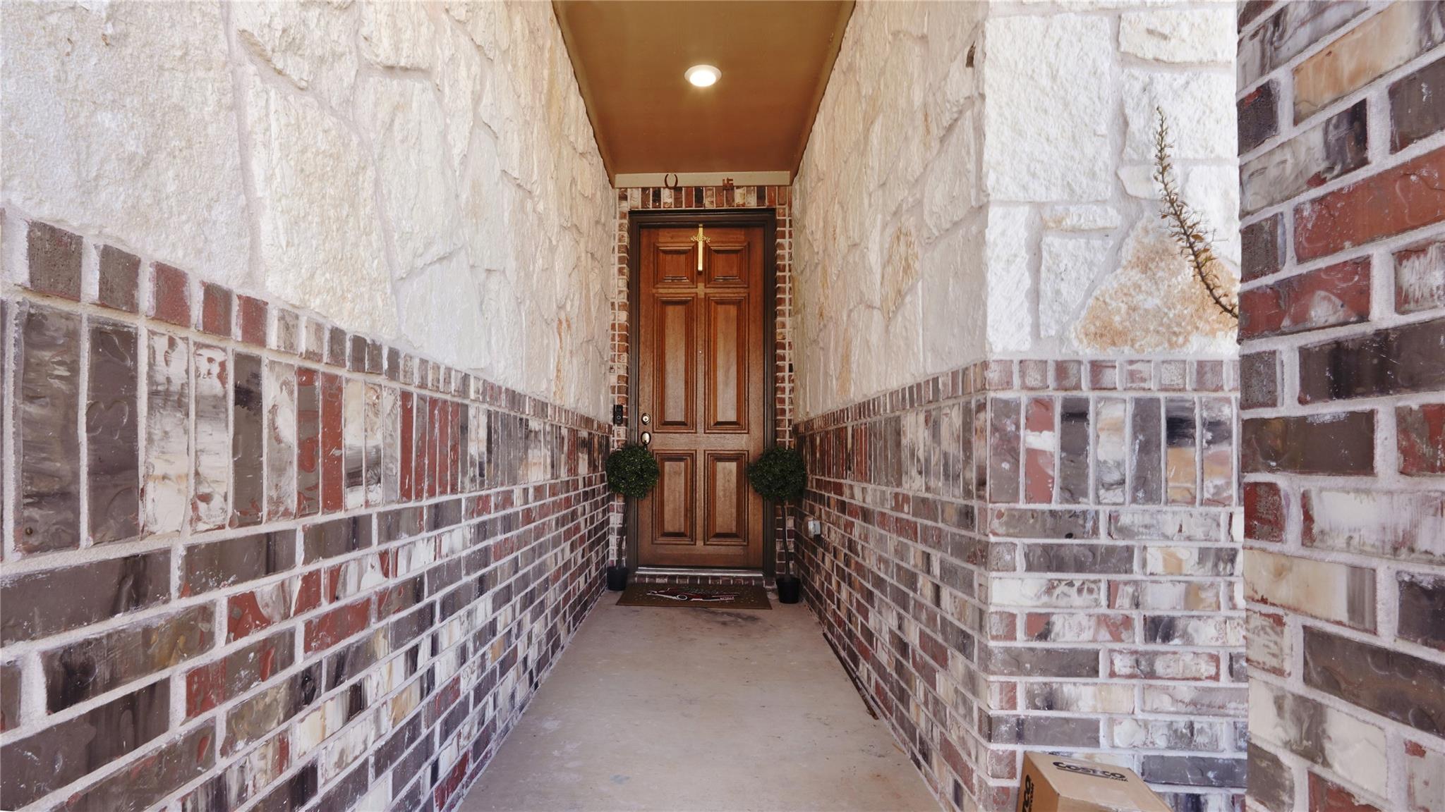 1017 Plano LN — photo 4