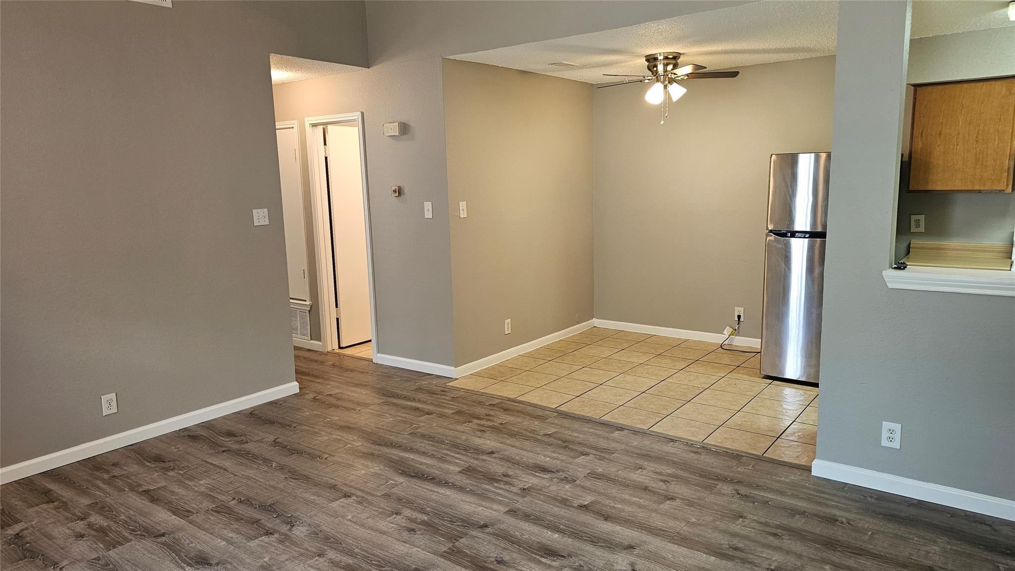 1903 1/2 Margalene WAY #B — photo 3