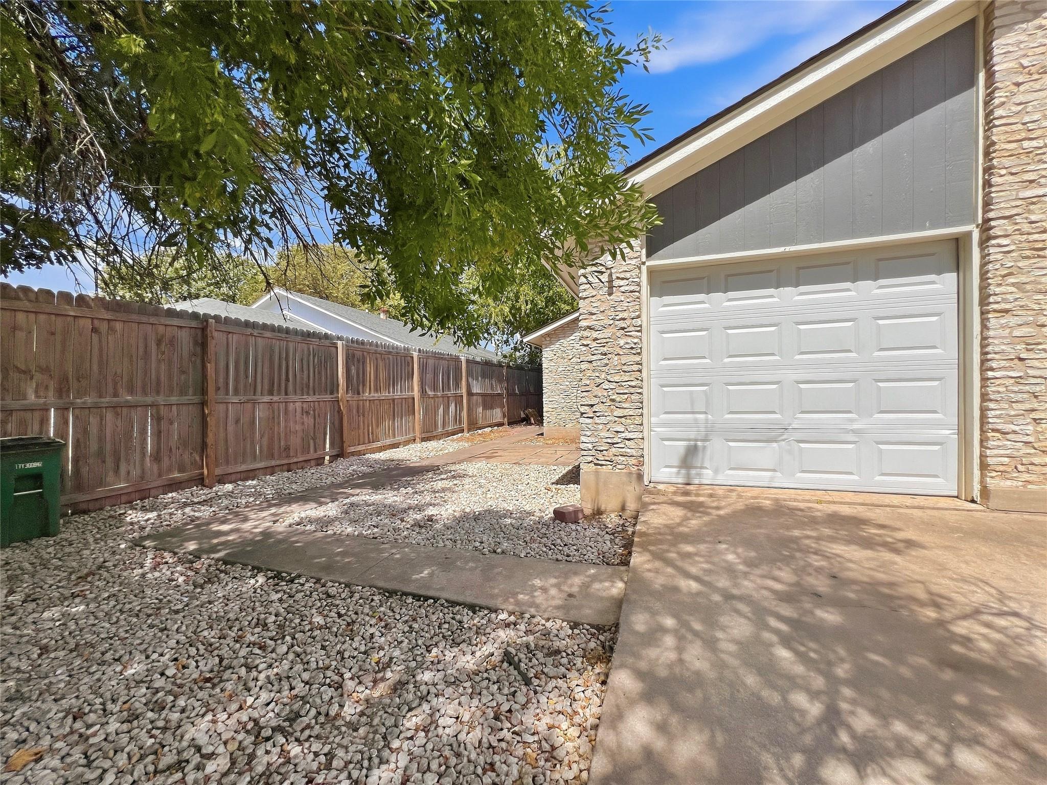 1012 Fieldwood DR #A — photo 3