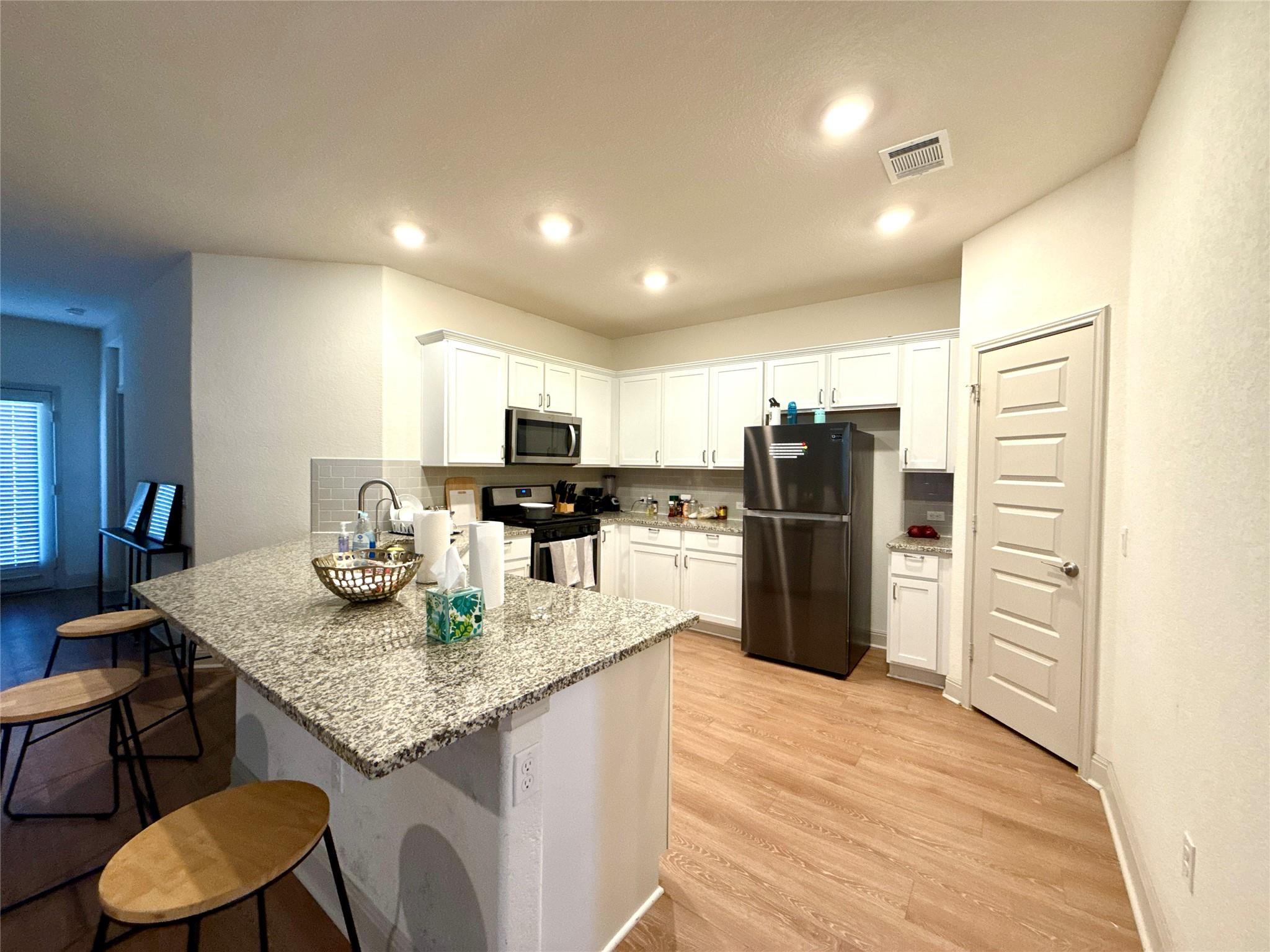 17217 Bassano Ave — photo 4