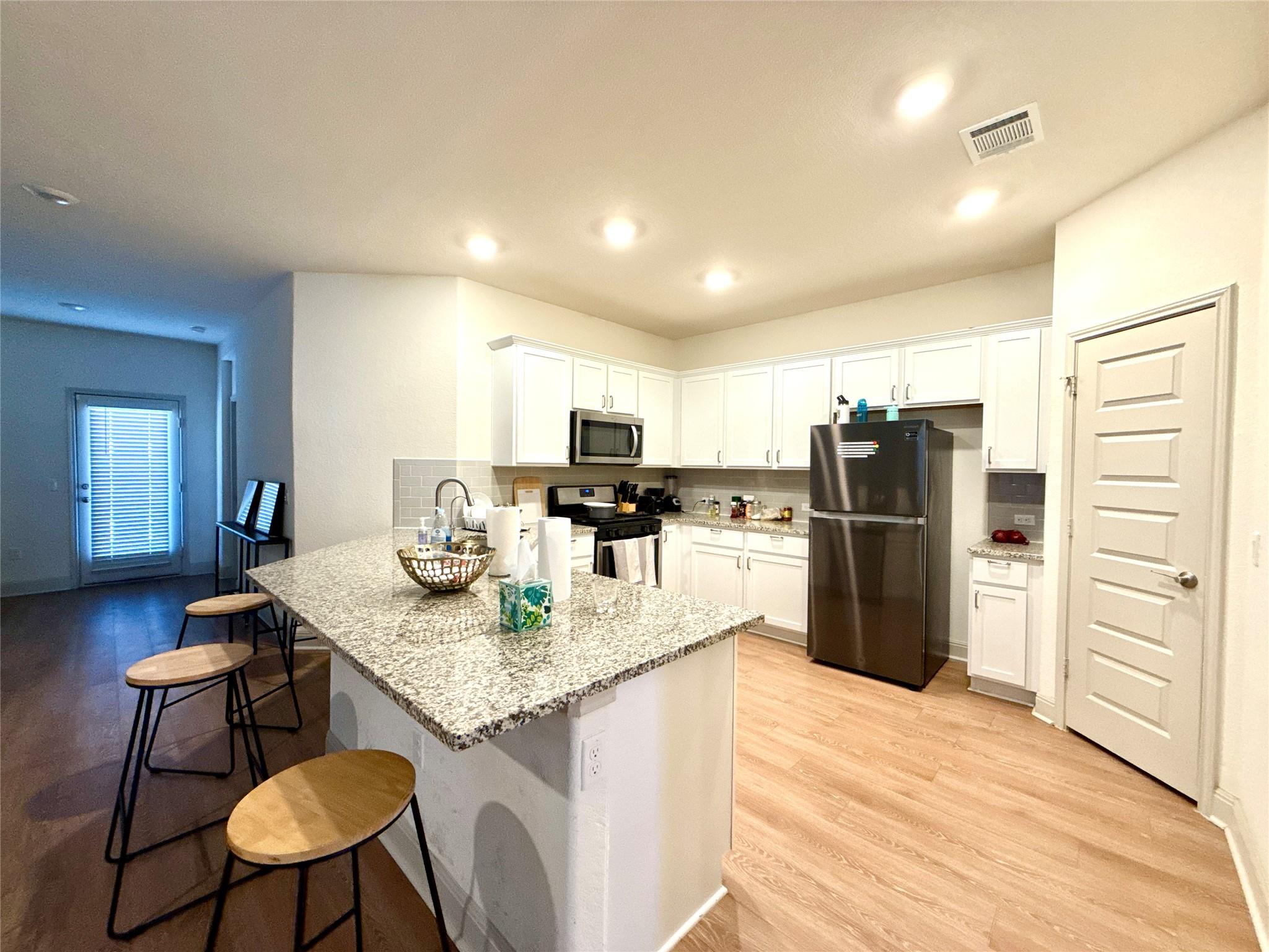 17217 Bassano Ave — photo 5